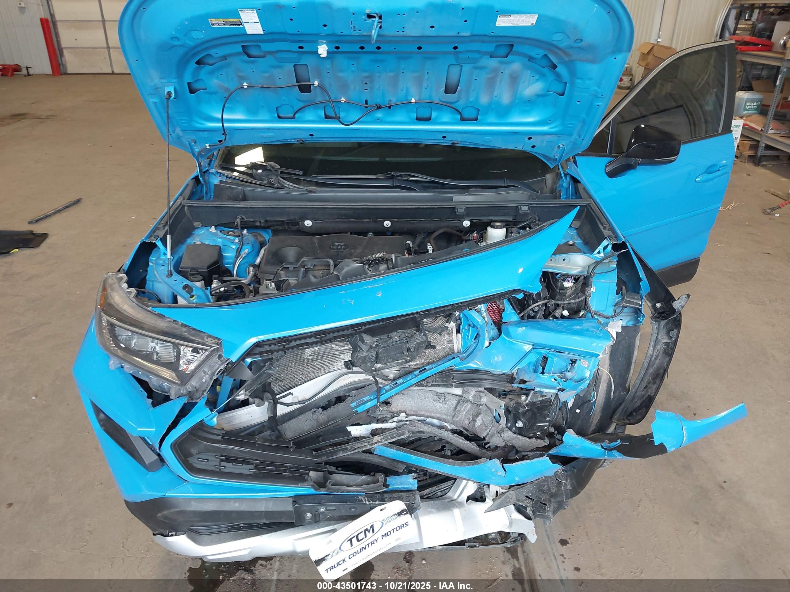 TOYOTA RAV4 image 10