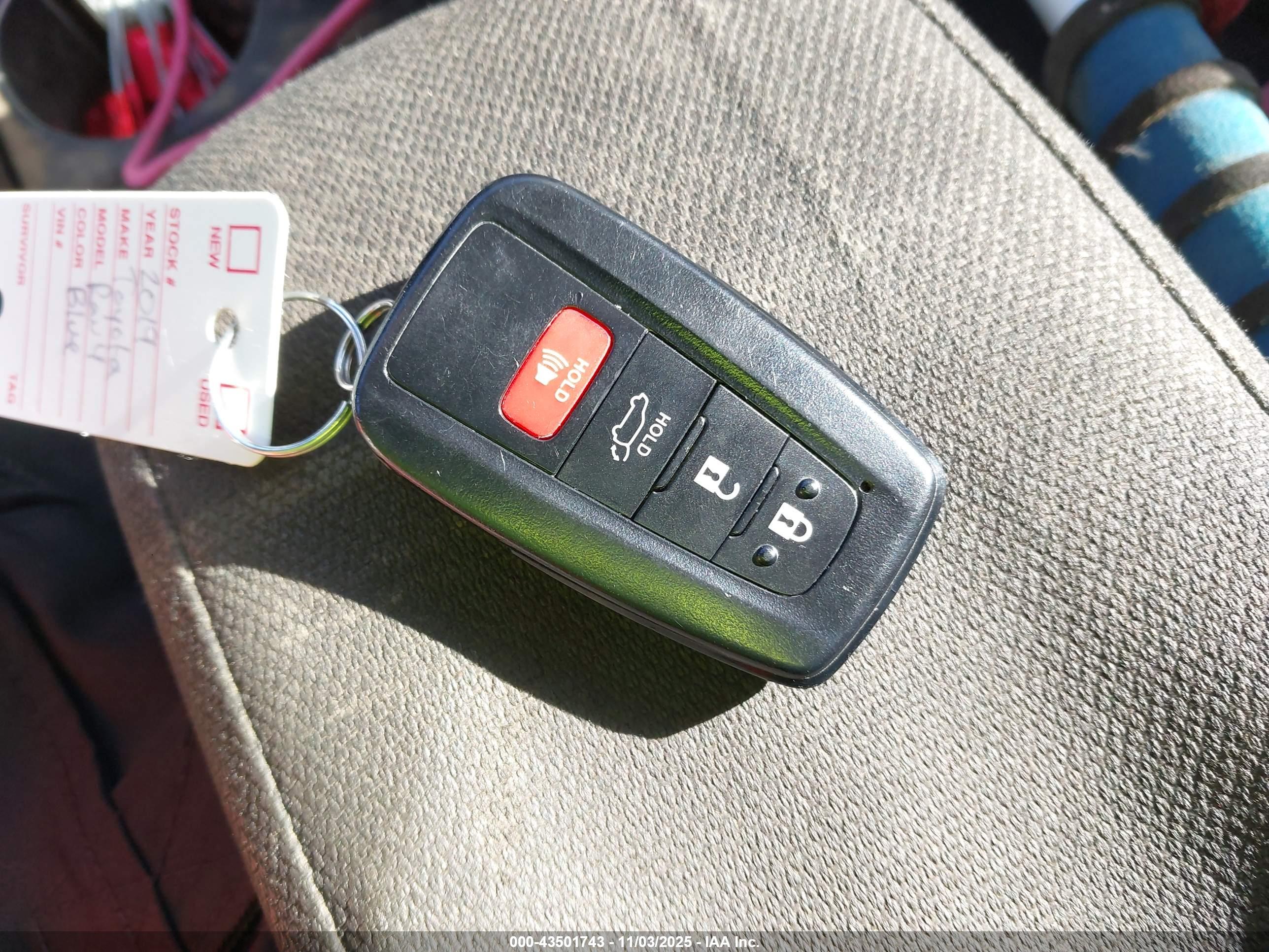 TOYOTA RAV4 image 11