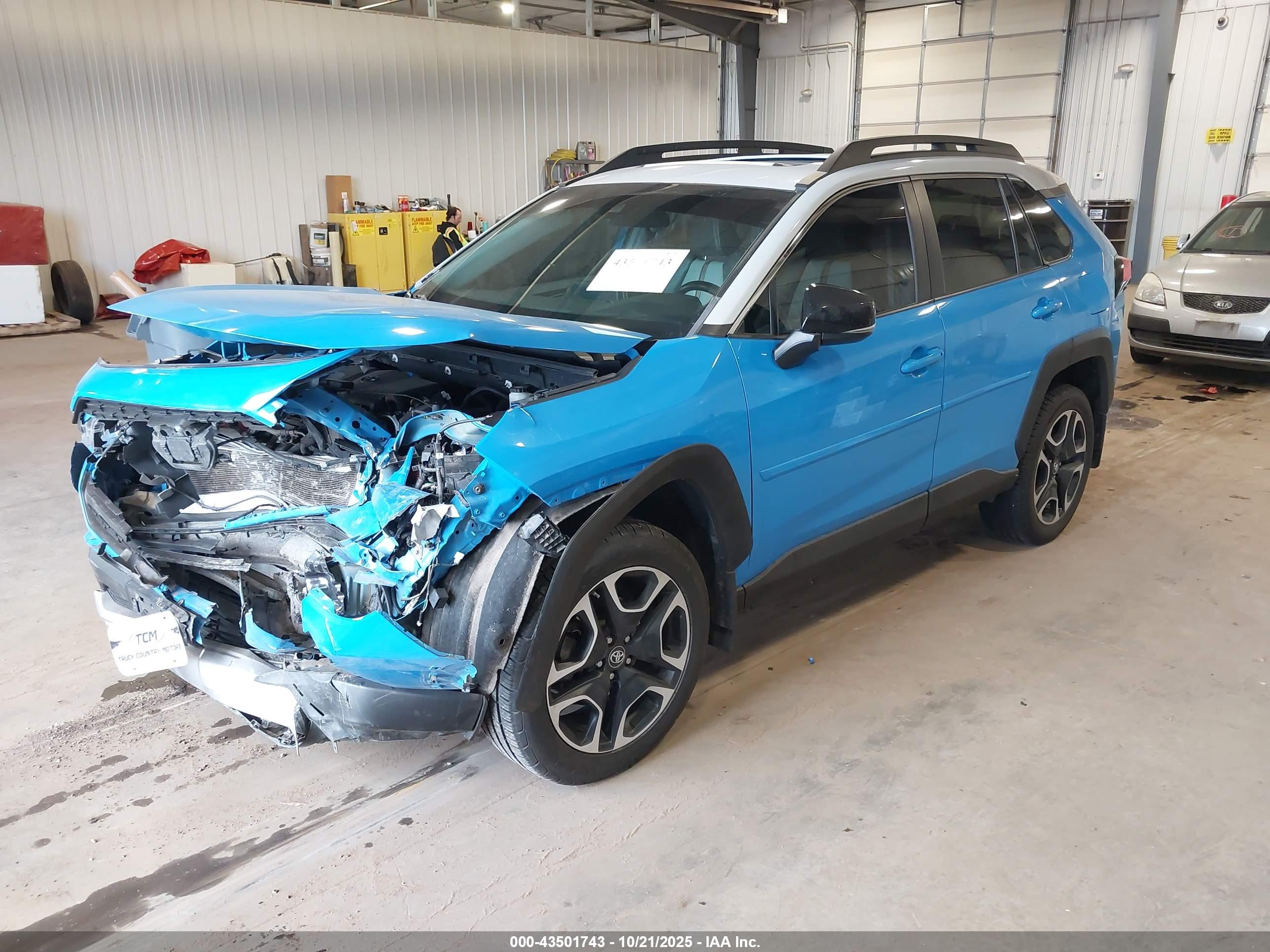 TOYOTA RAV4 image 2
