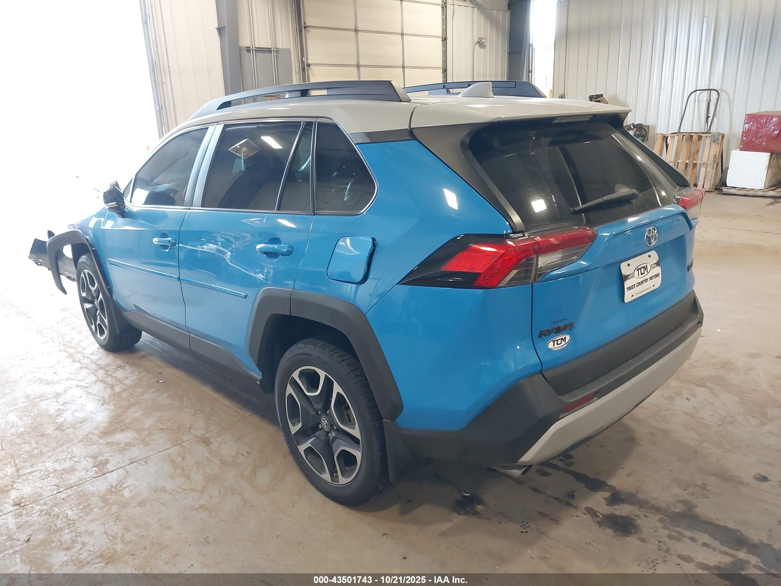TOYOTA RAV4 image 3