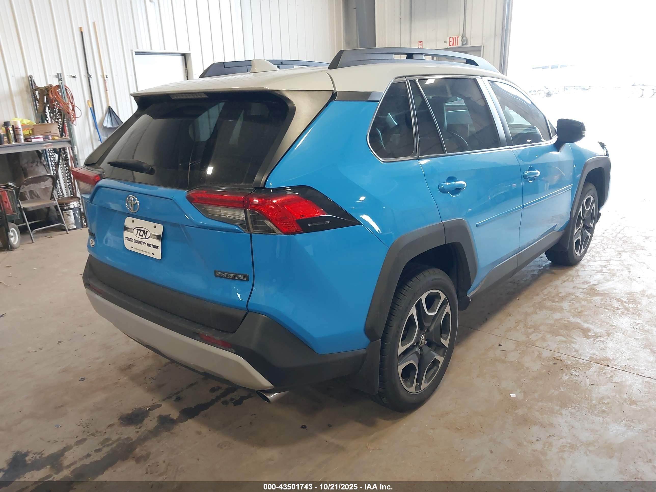 TOYOTA RAV4 image 4