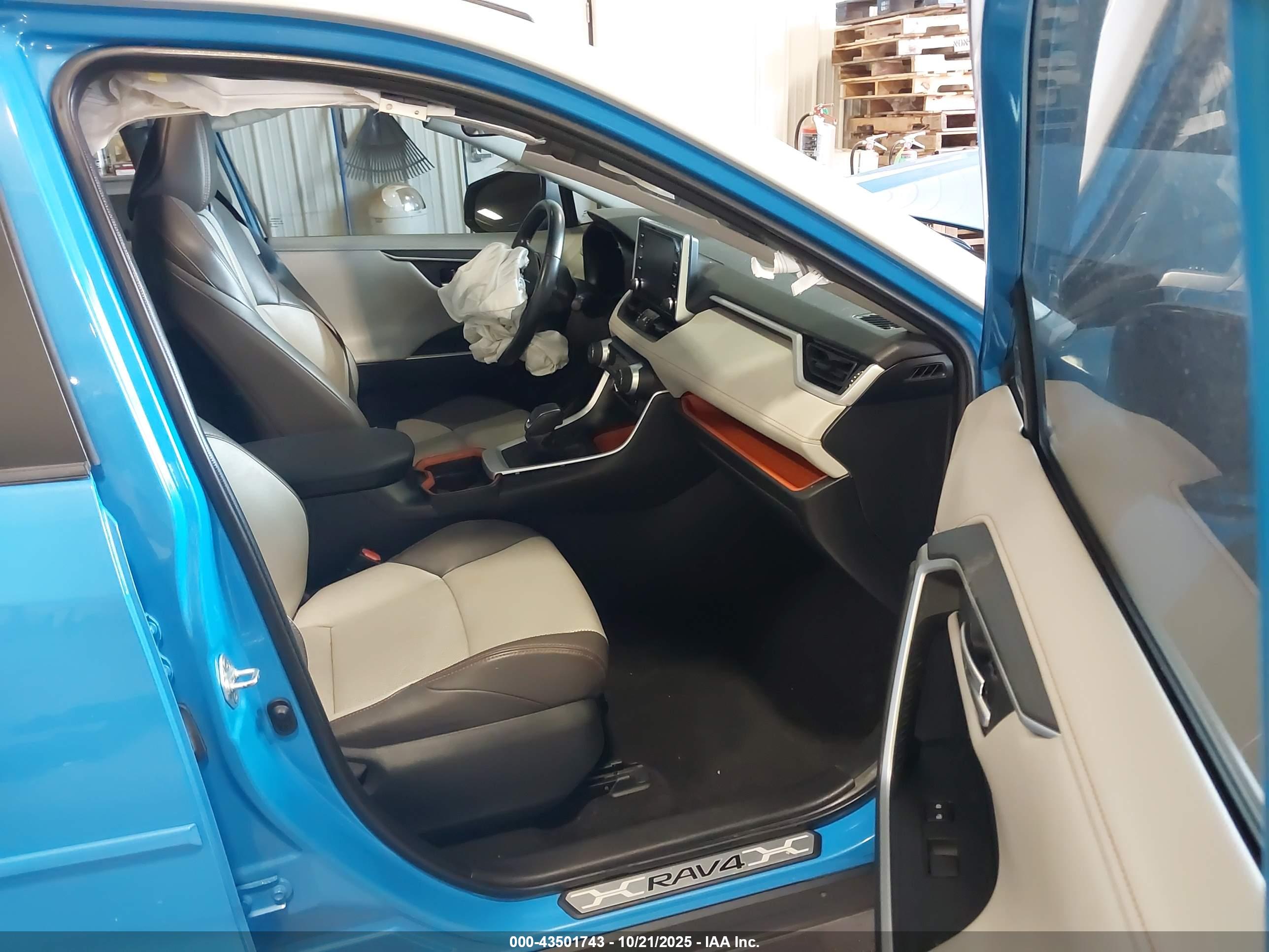 TOYOTA RAV4 image 5