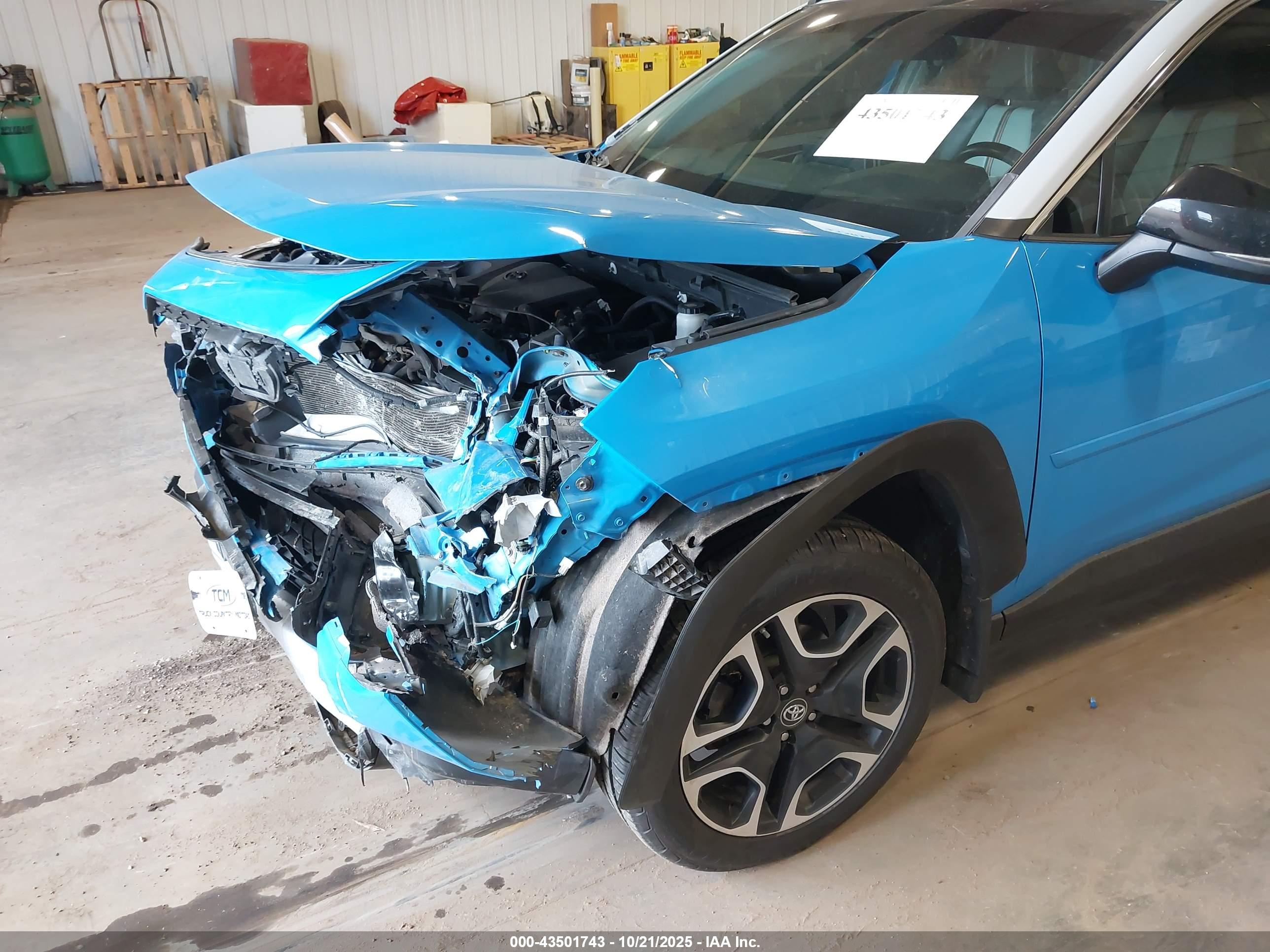 TOYOTA RAV4 image 6
