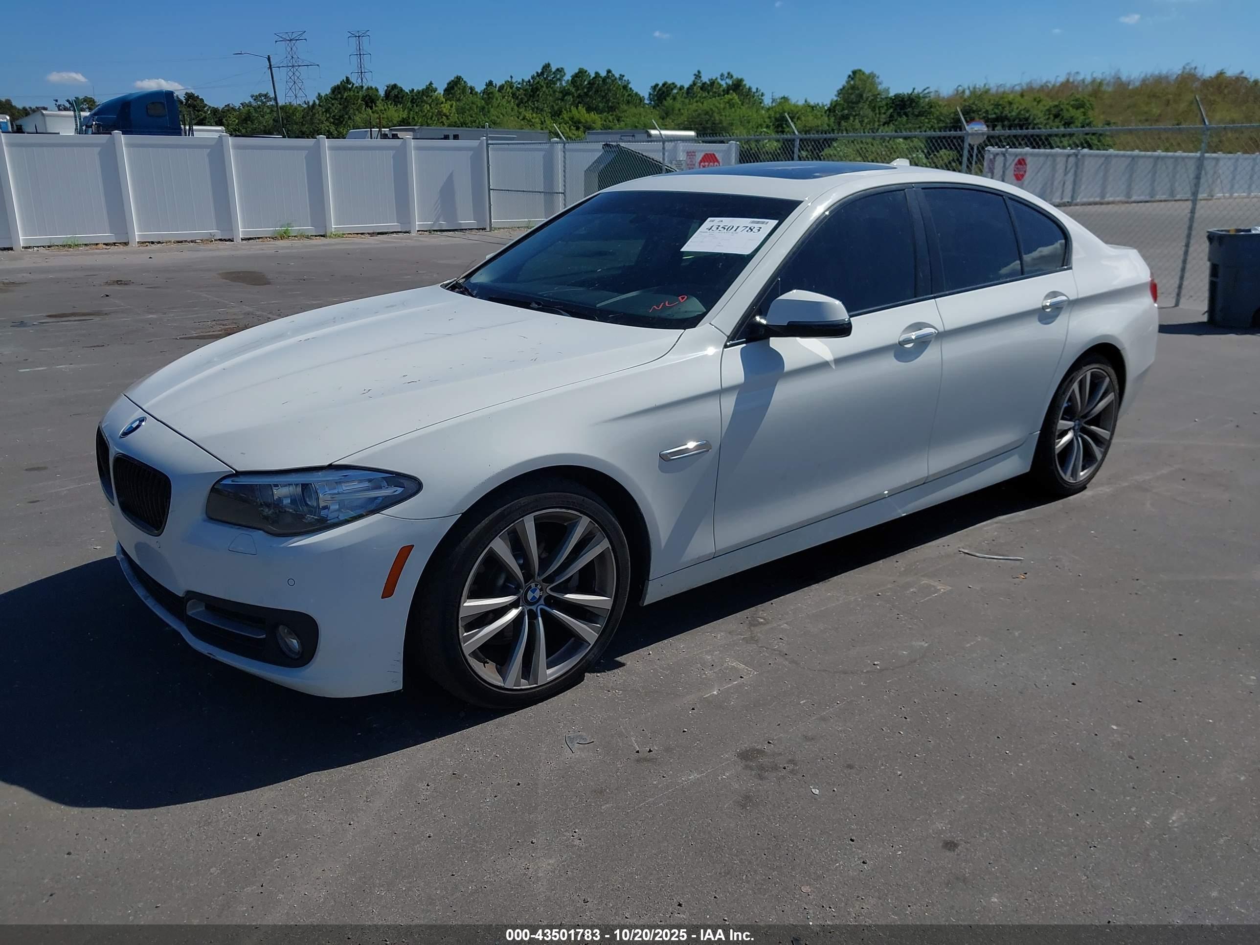 BMW 528I image 2