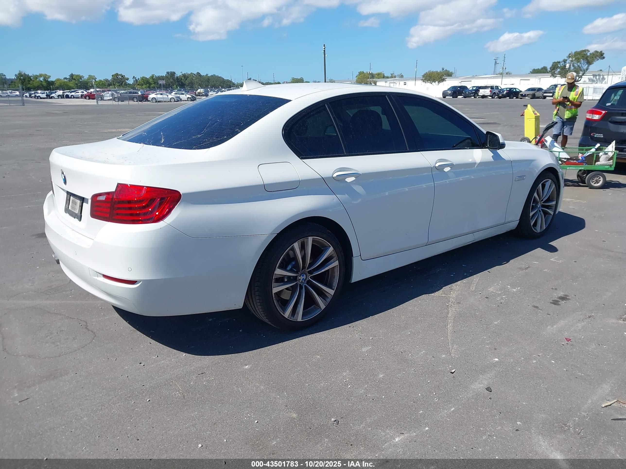 BMW 528I image 4