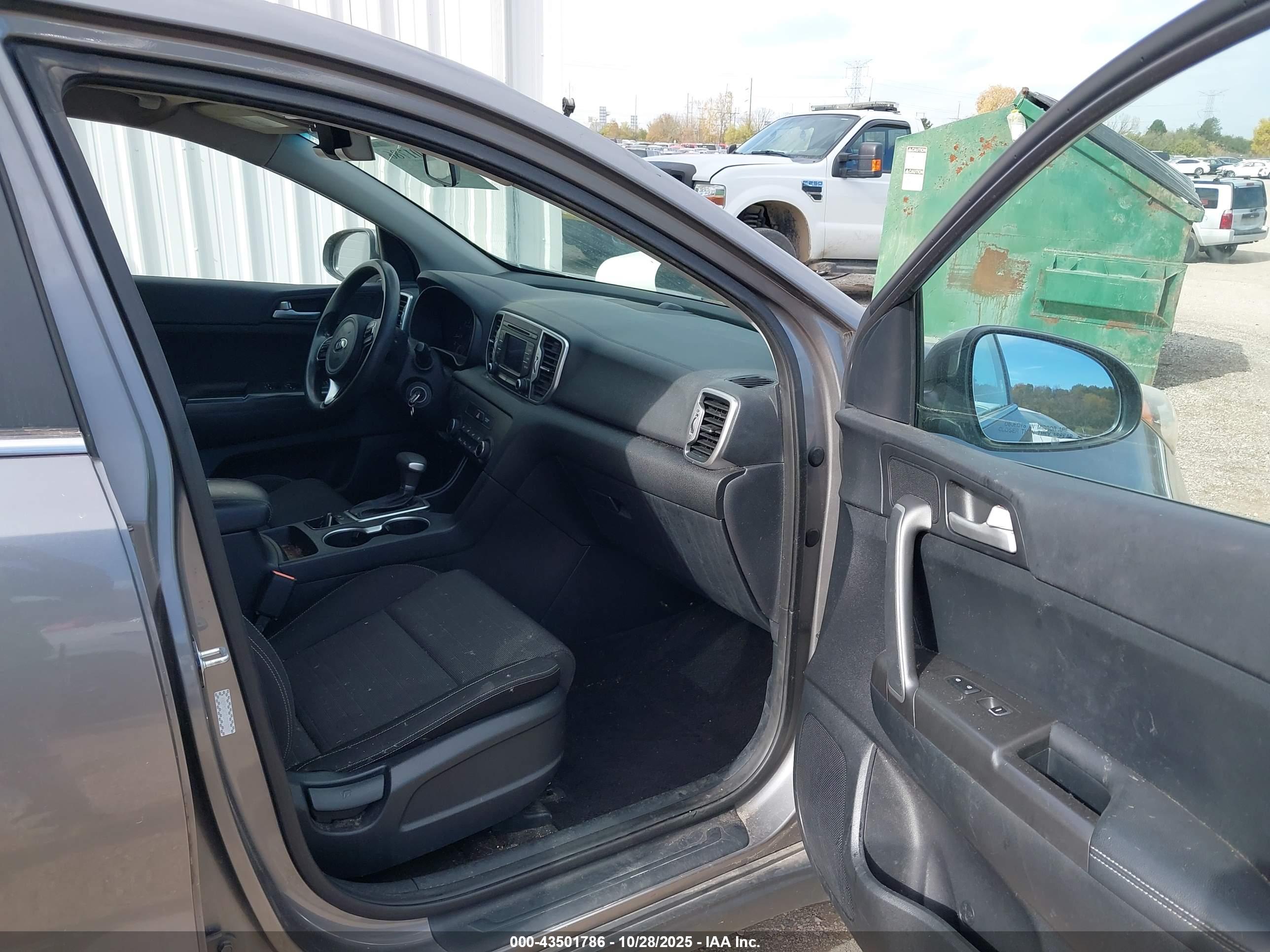 KIA SPORTAGE image 5