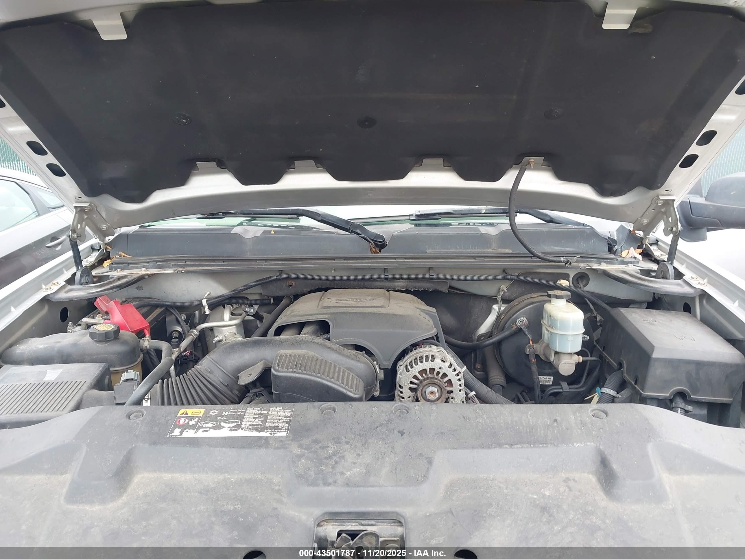 CHEVROLET SILVERADO image 10