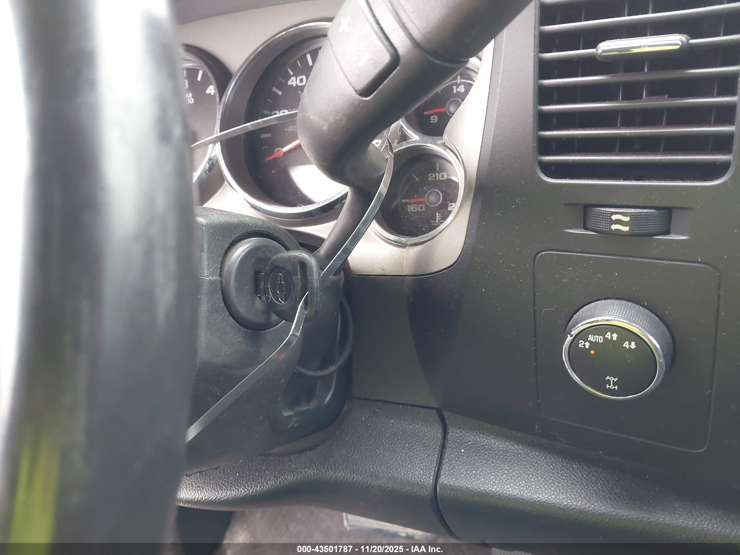 CHEVROLET SILVERADO image 11