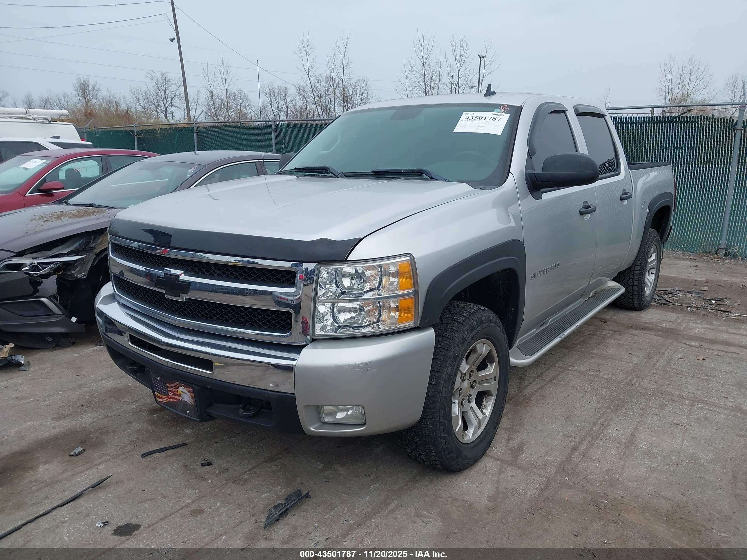 CHEVROLET SILVERADO image 2