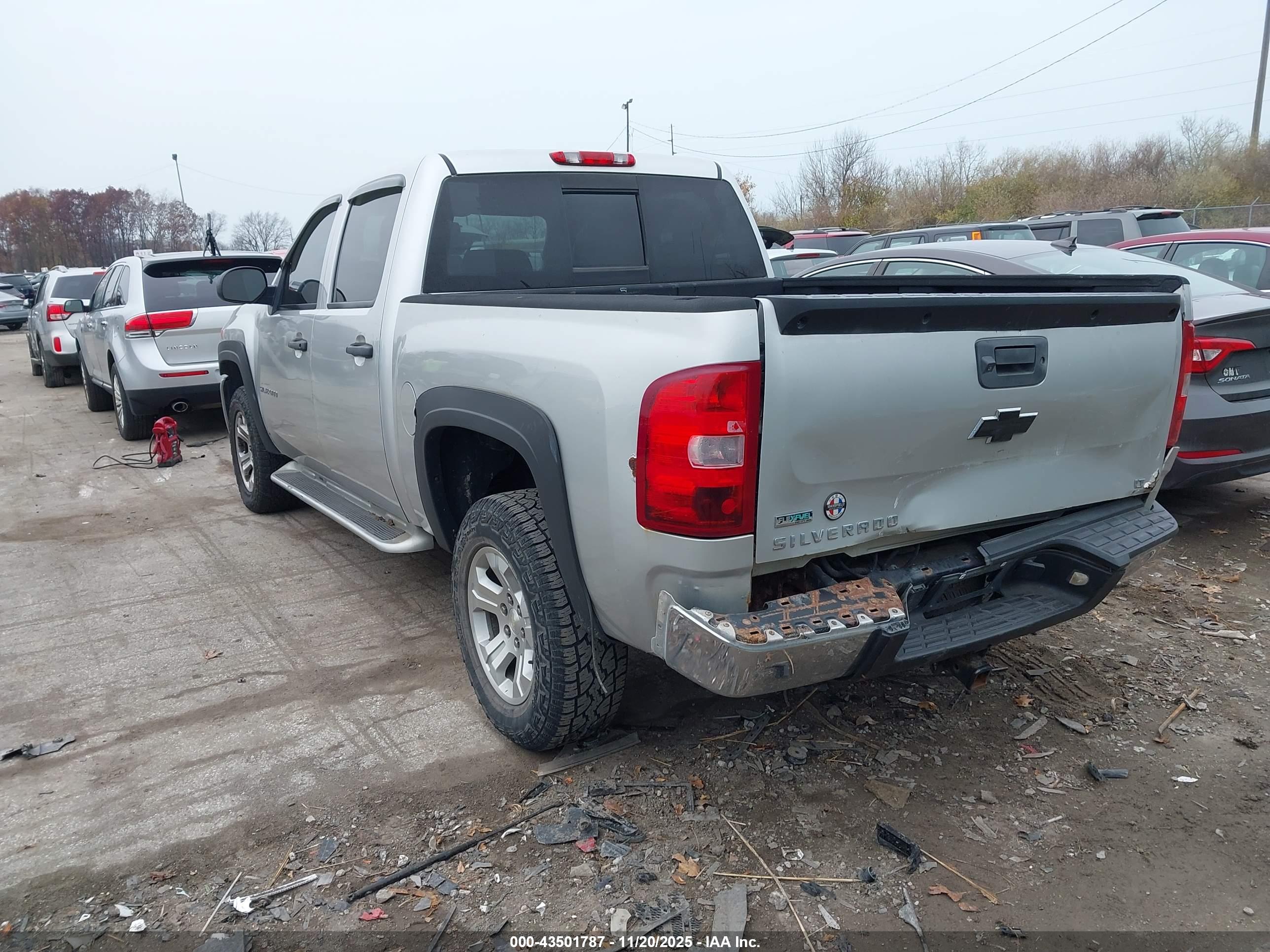 CHEVROLET SILVERADO image 3