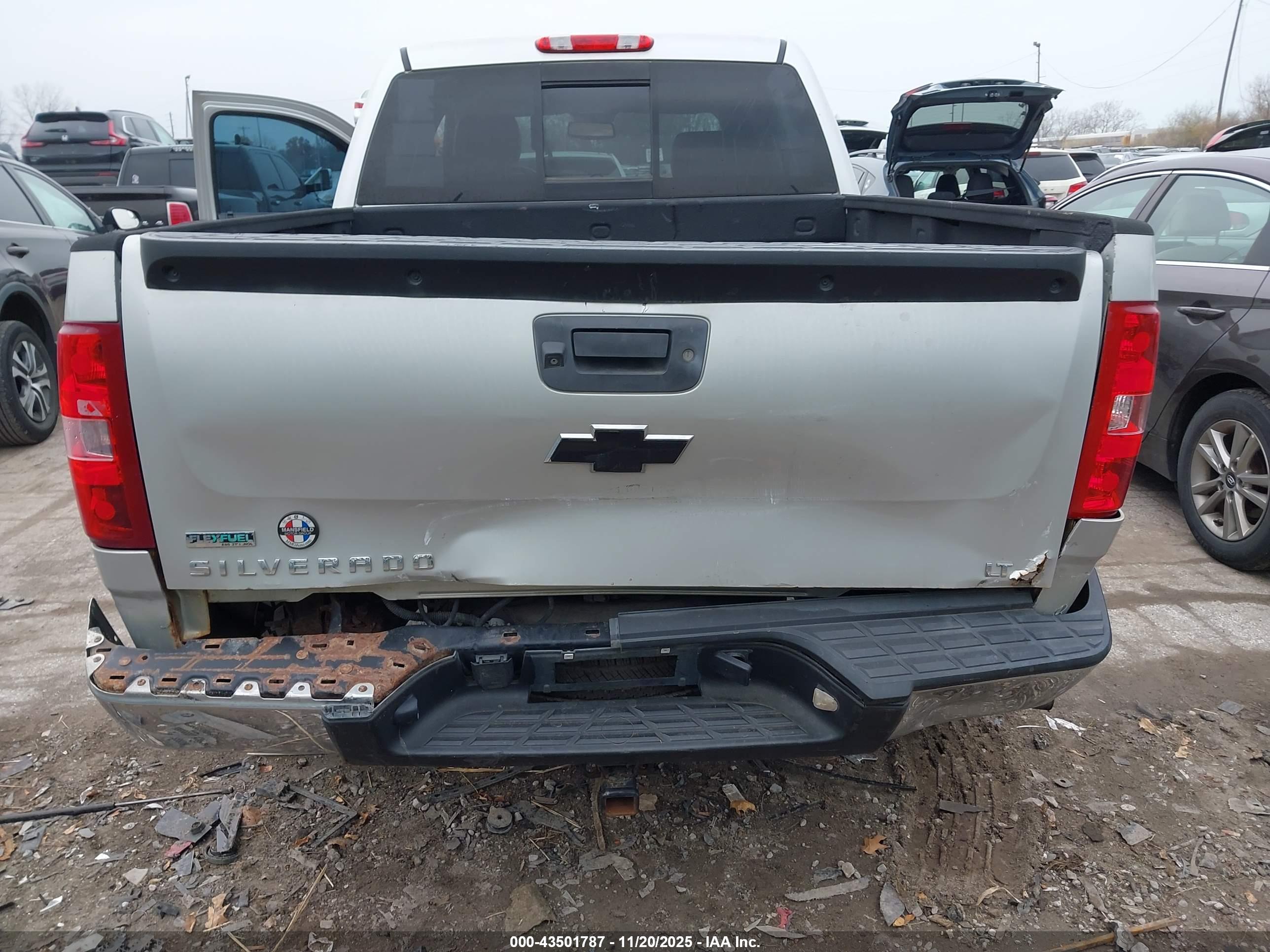 CHEVROLET SILVERADO image 6