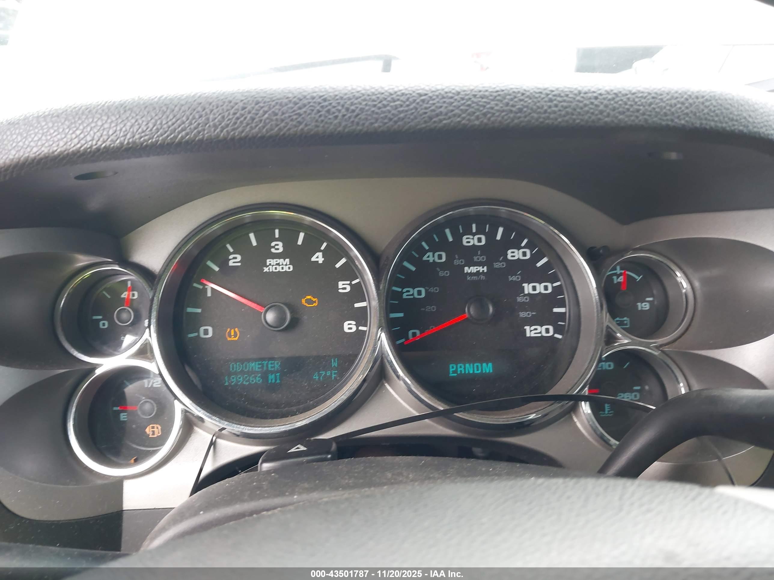 CHEVROLET SILVERADO image 7