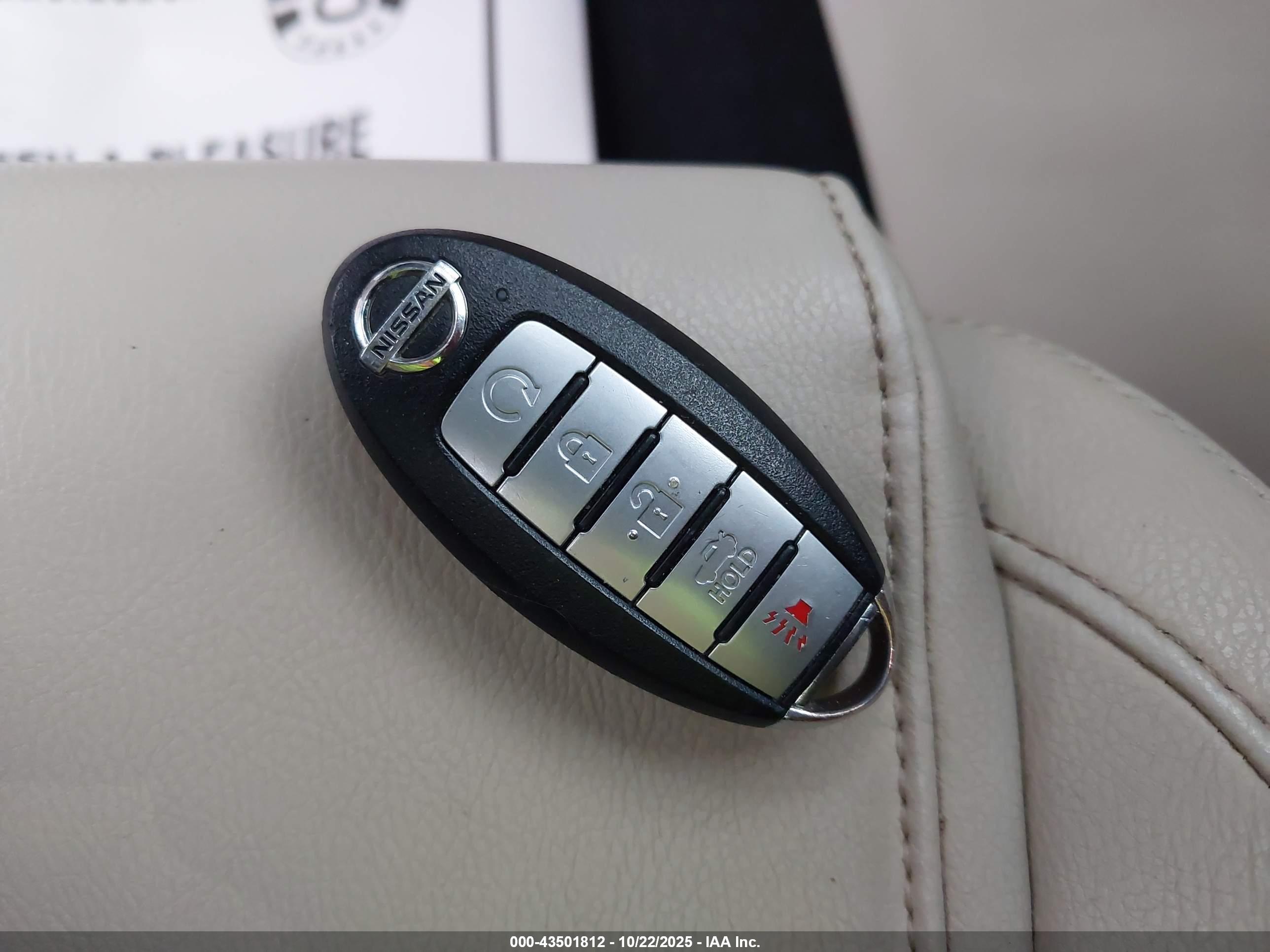 NISSAN MAXIMA image 11