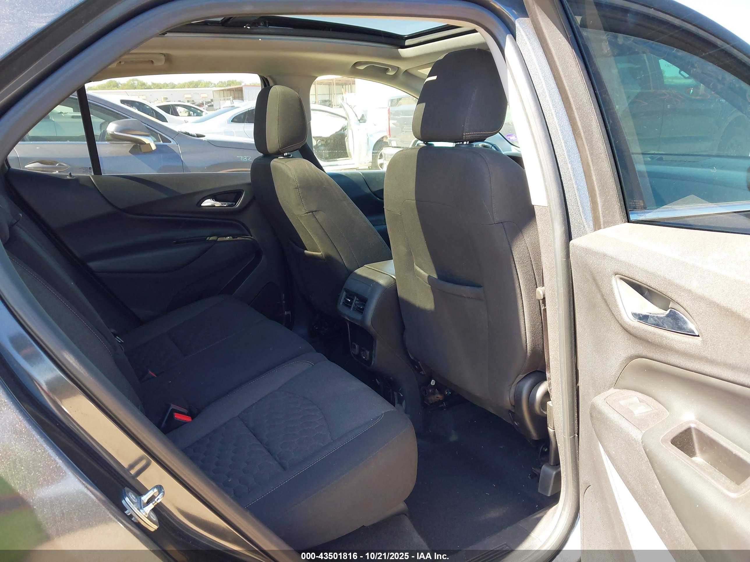 CHEVROLET EQUINOX image 8