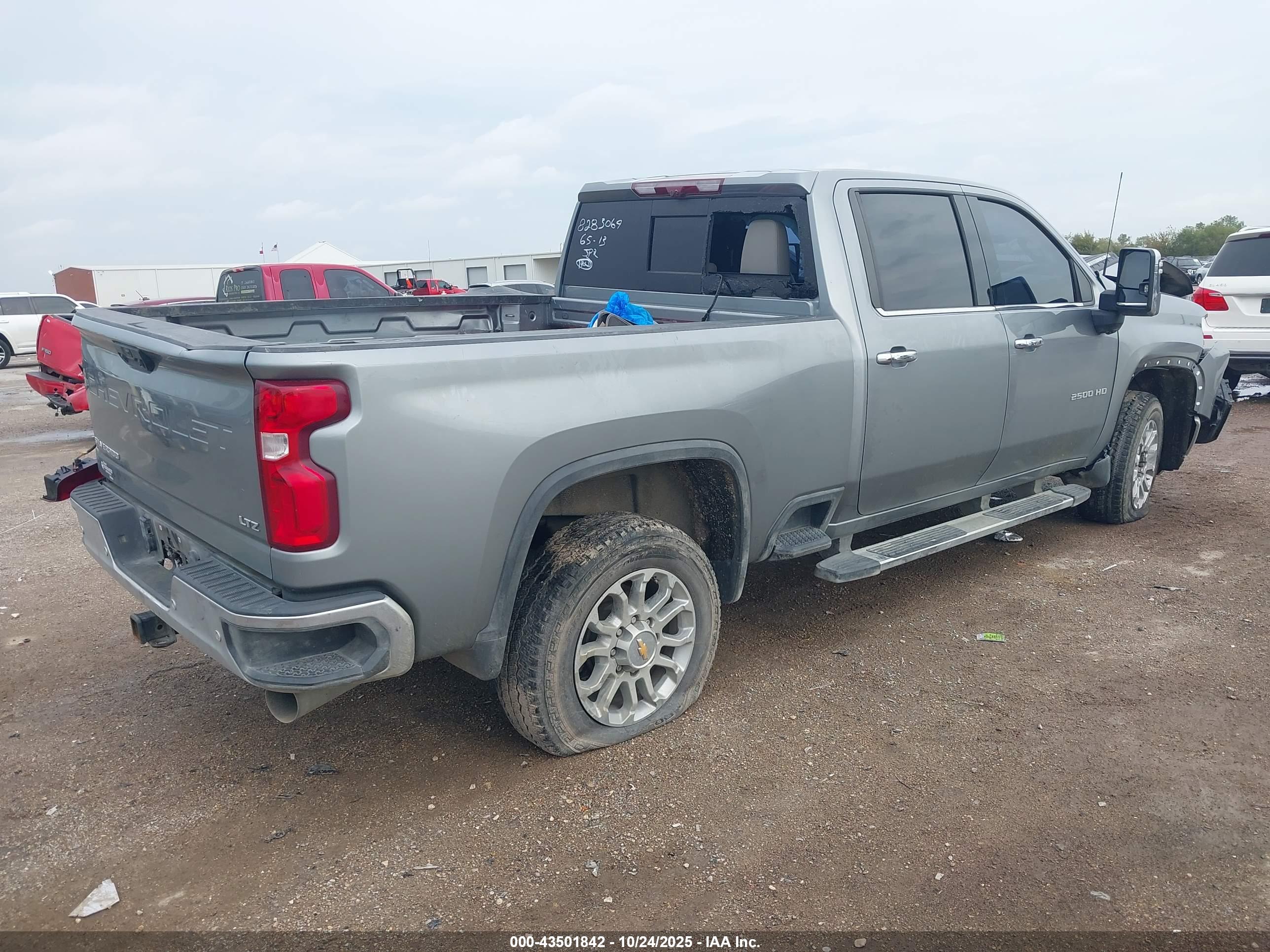 CHEVROLET SILVERADO image 4