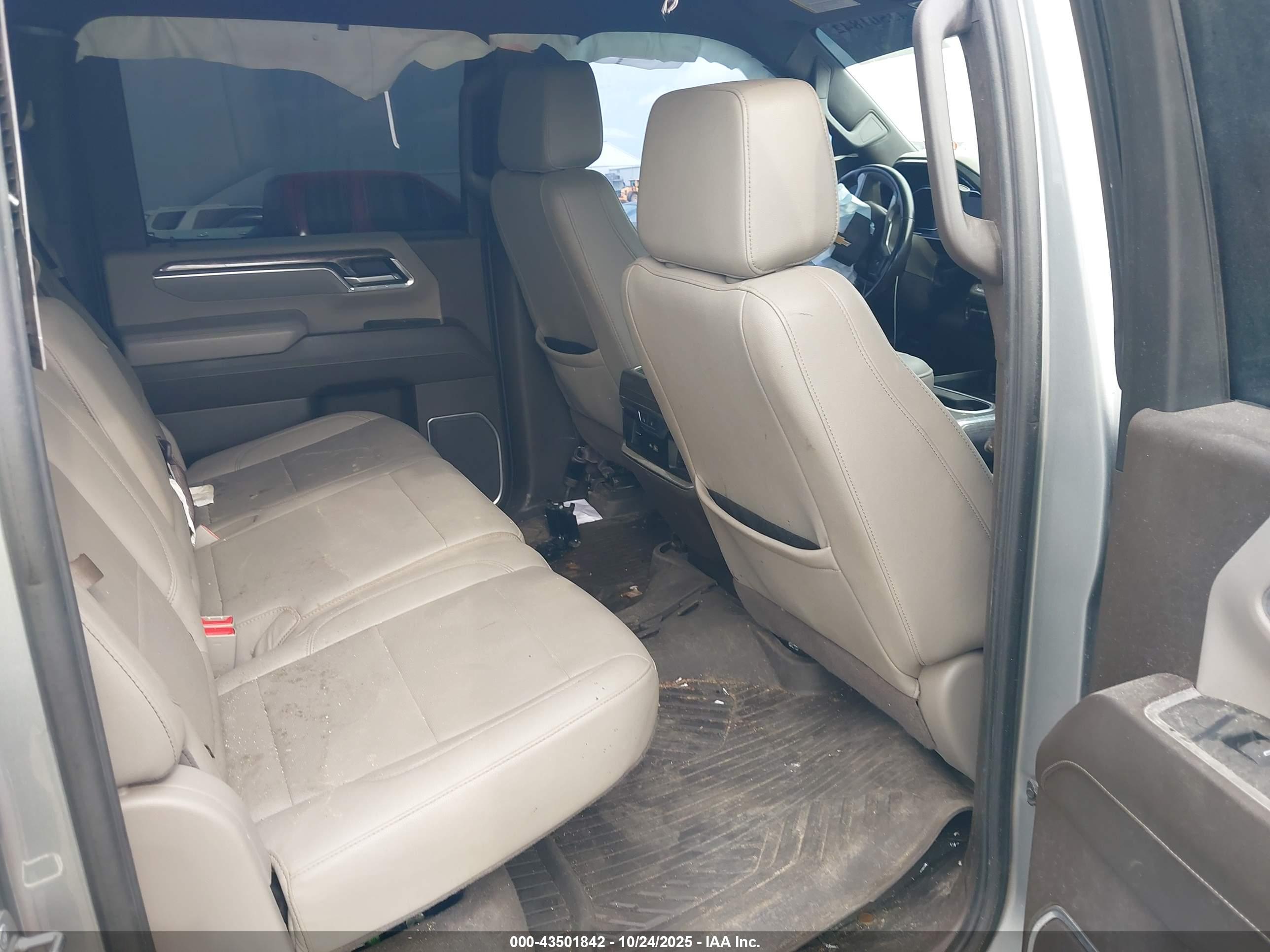 CHEVROLET SILVERADO image 7