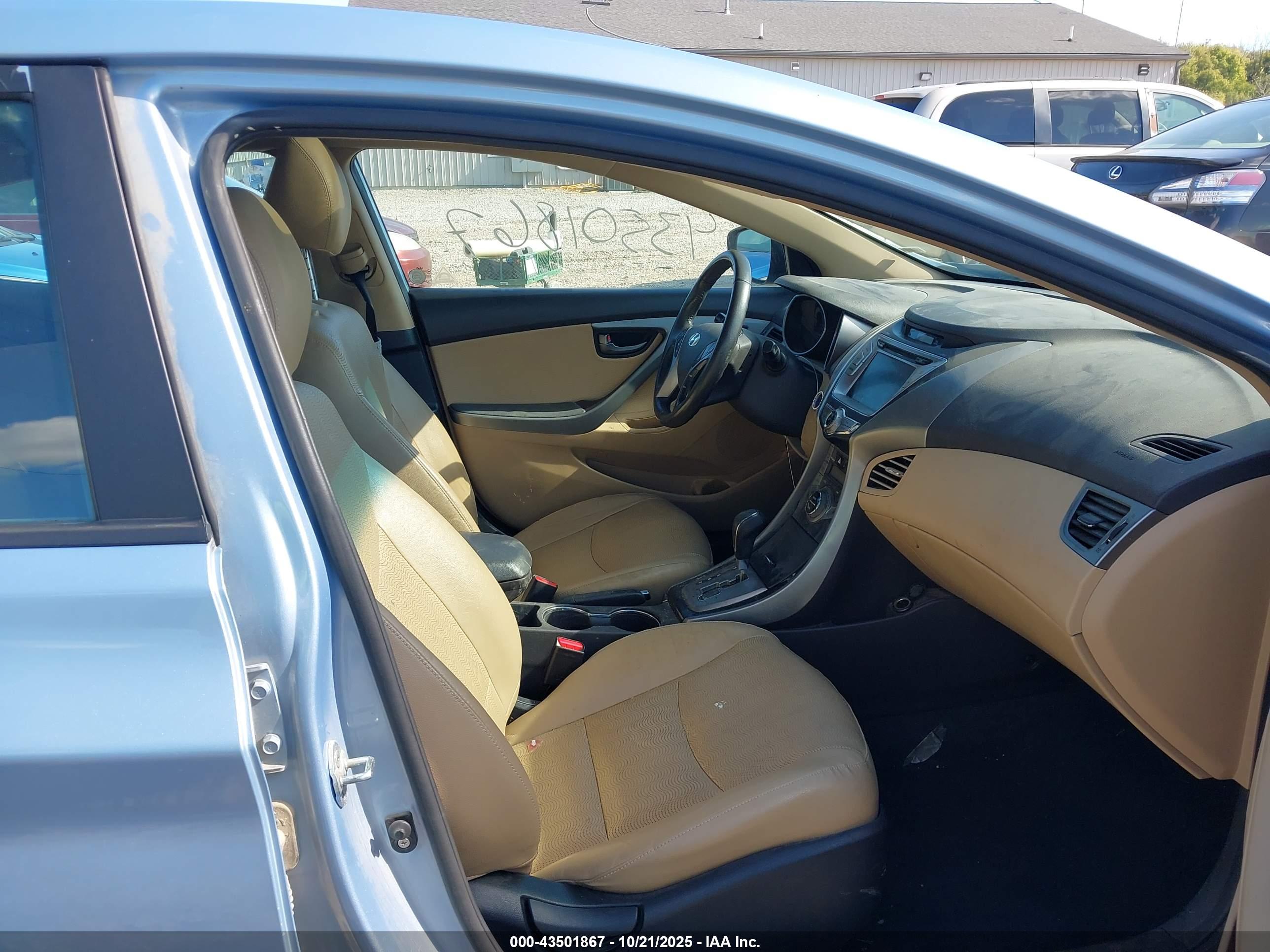 HYUNDAI ELANTRA image 5