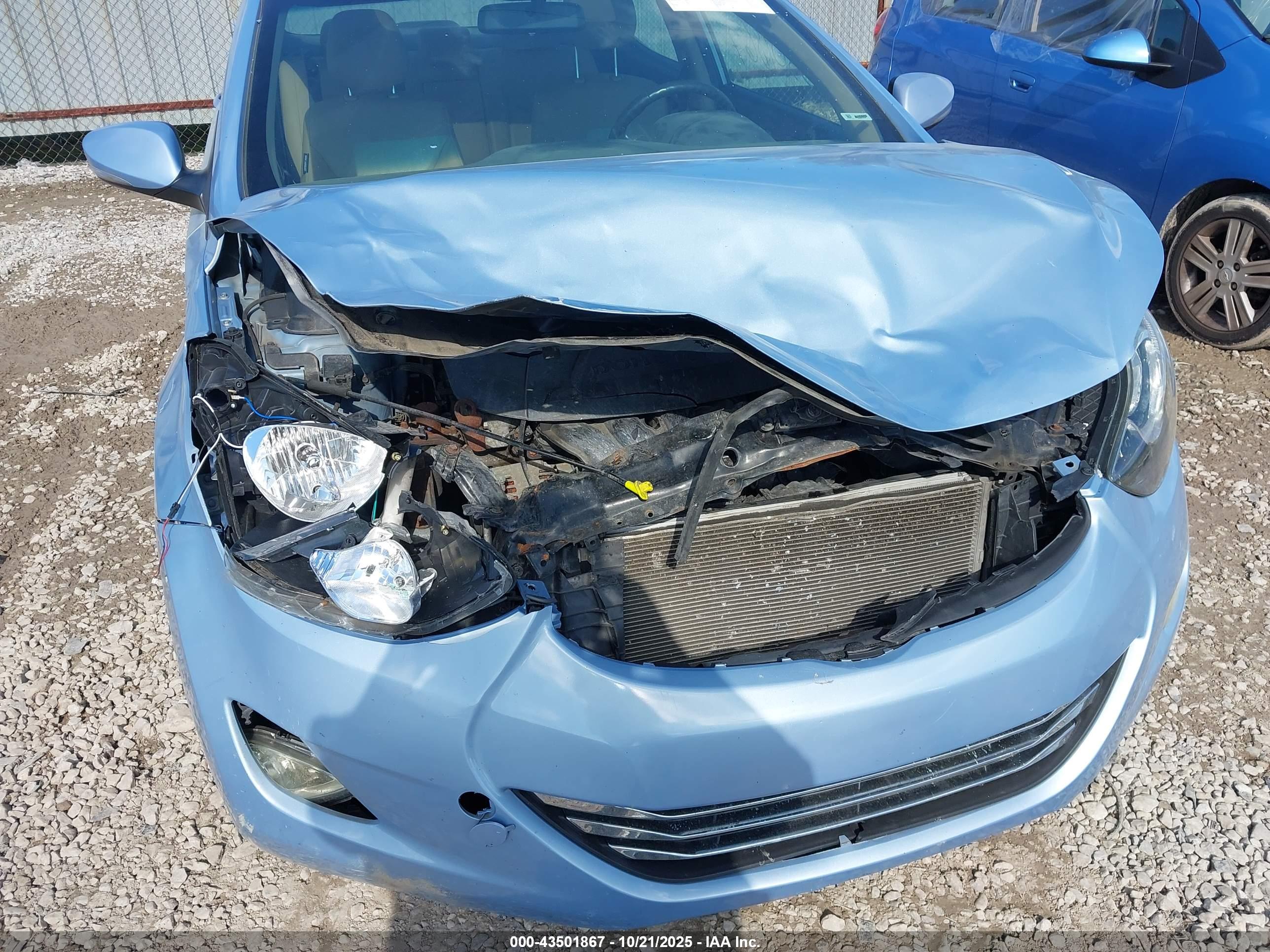 HYUNDAI ELANTRA image 6