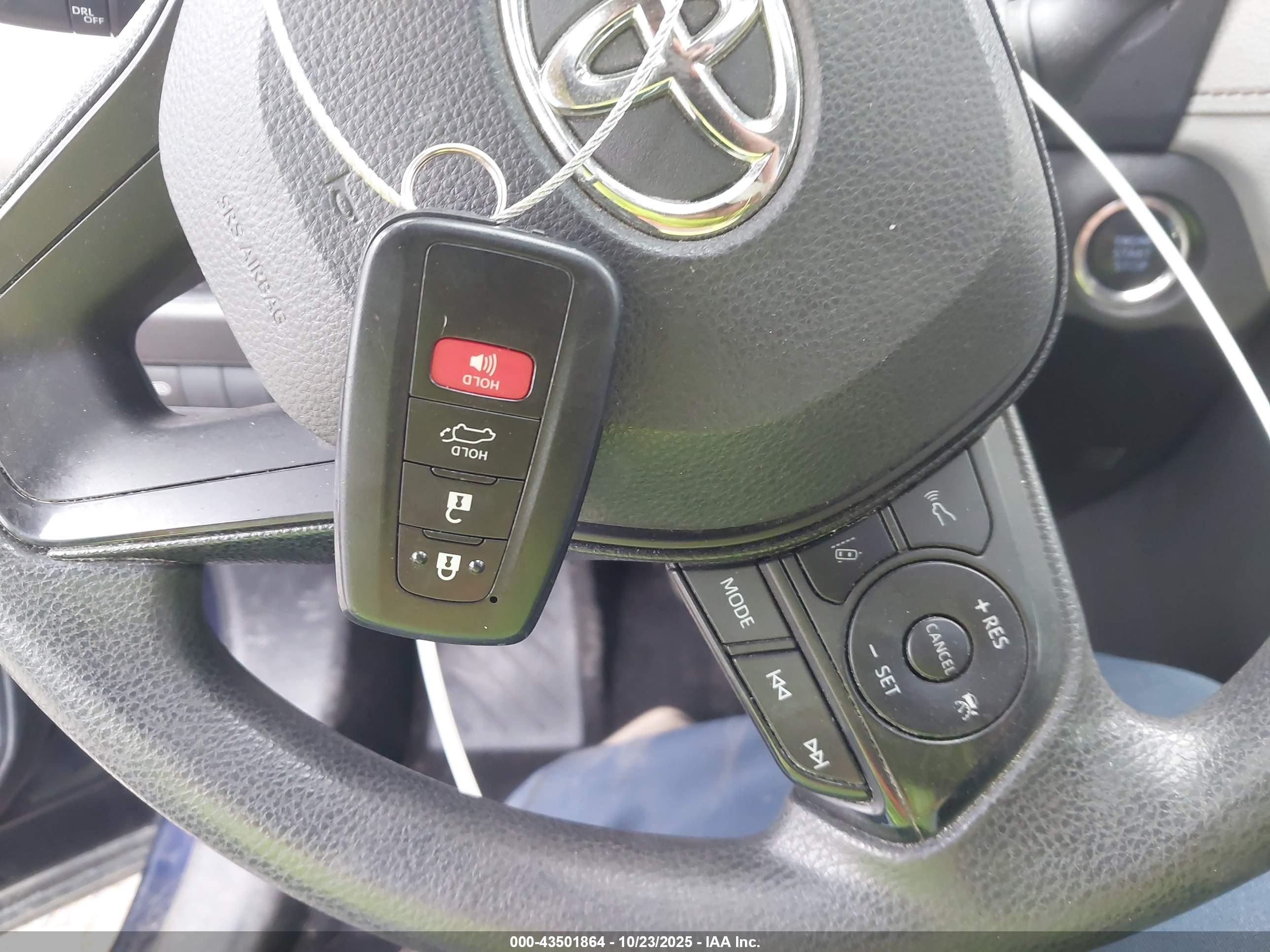 TOYOTA RAV4 image 11