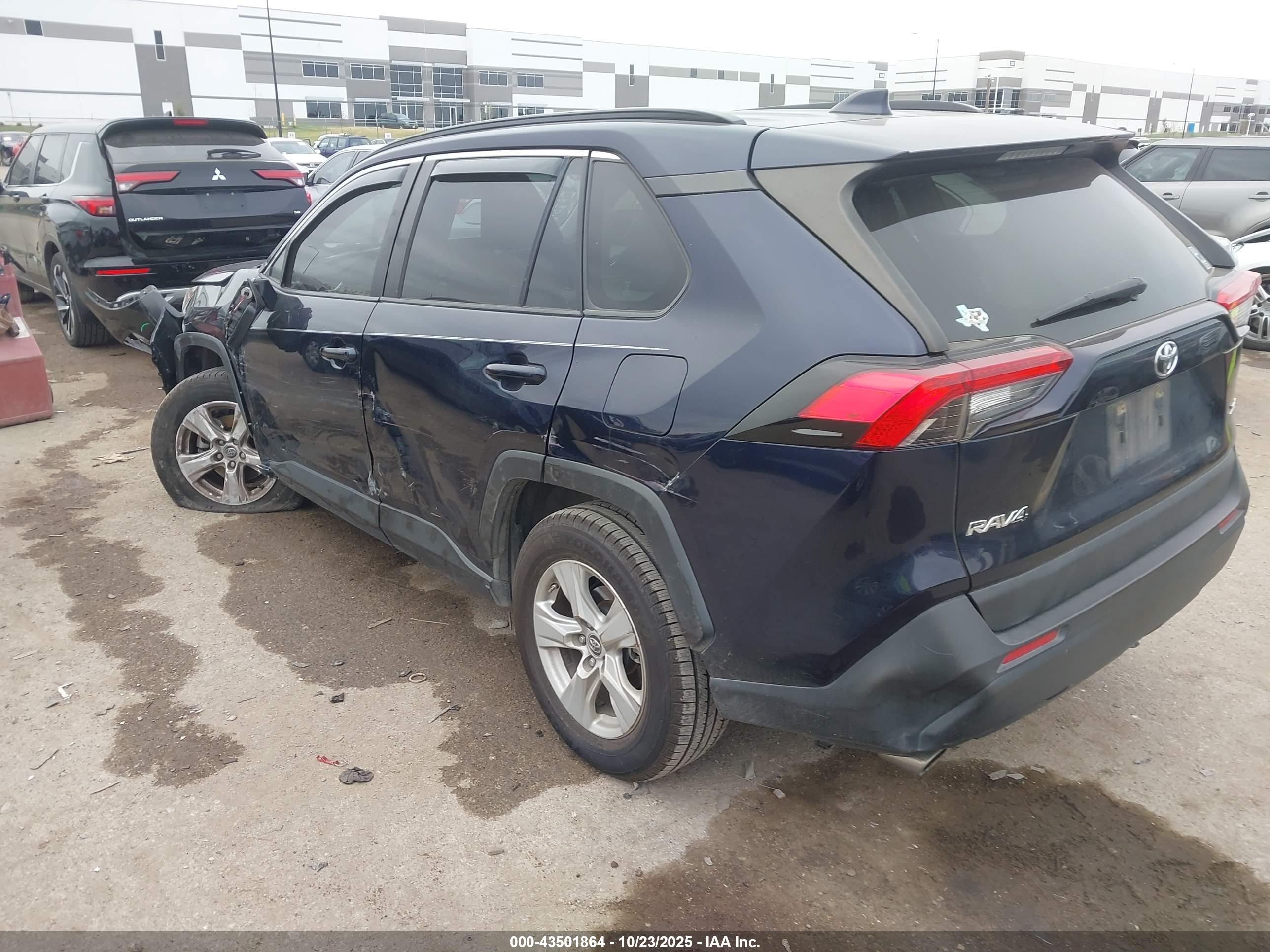 TOYOTA RAV4 image 3