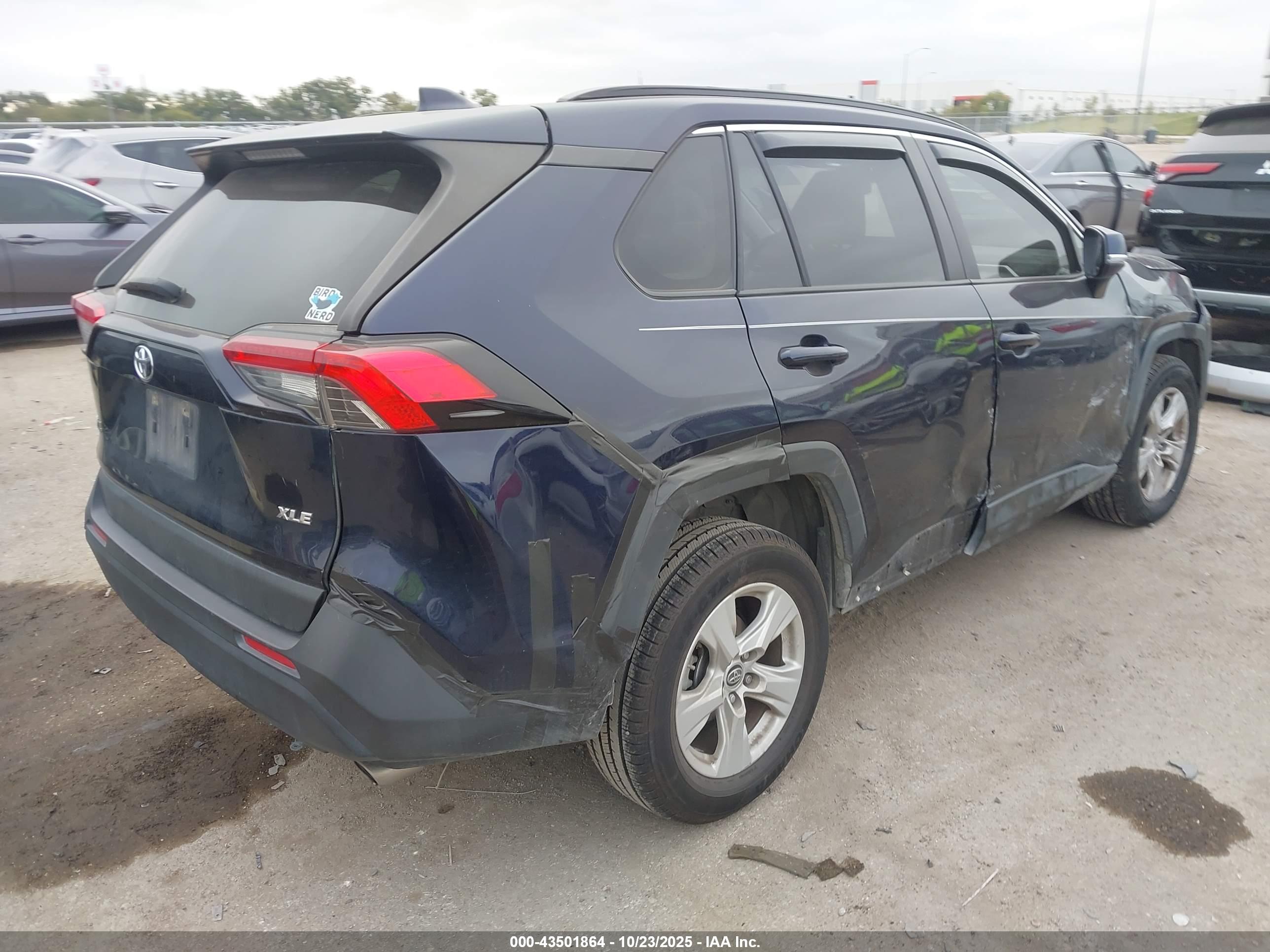 TOYOTA RAV4 image 4