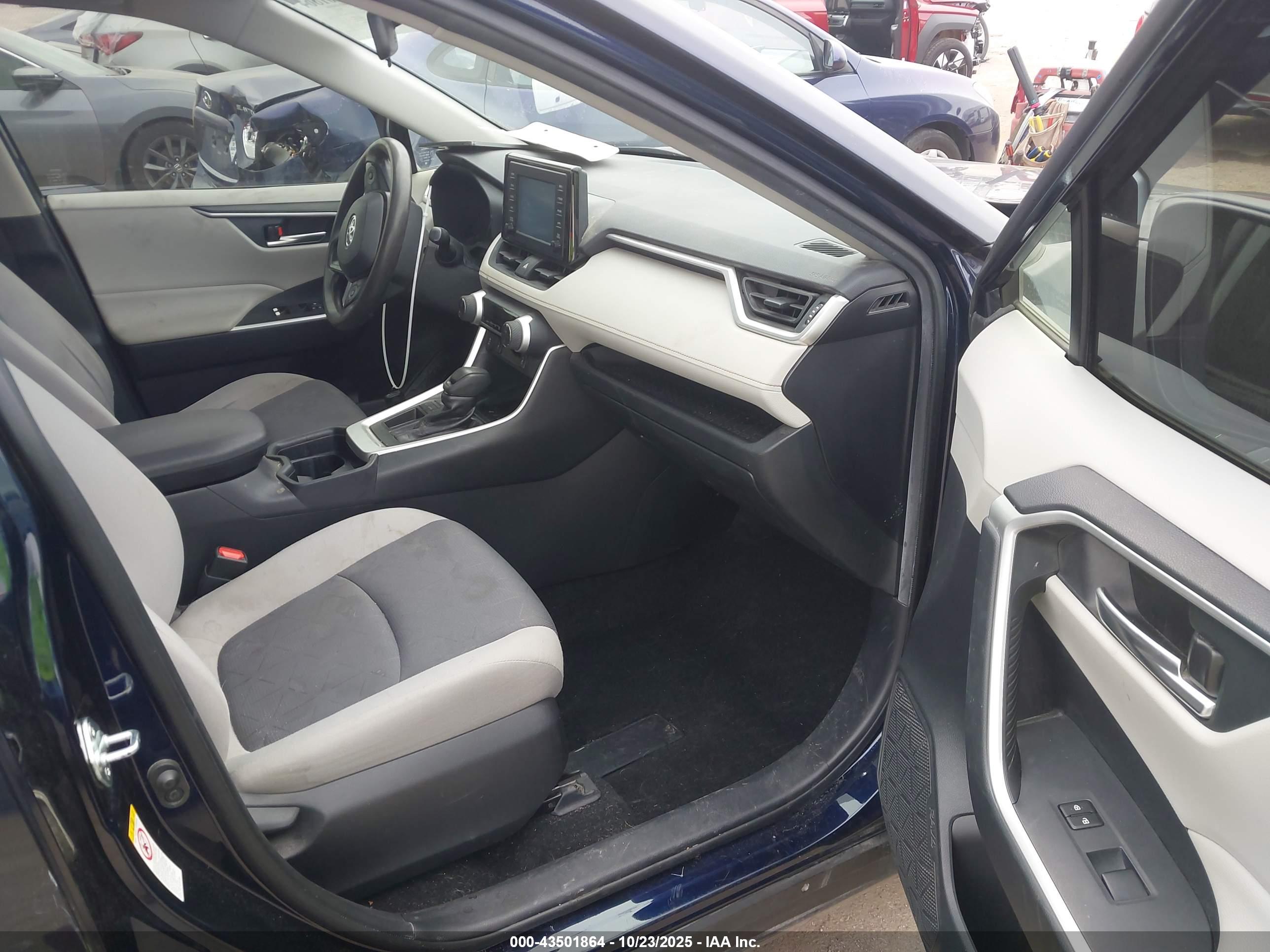 TOYOTA RAV4 image 5