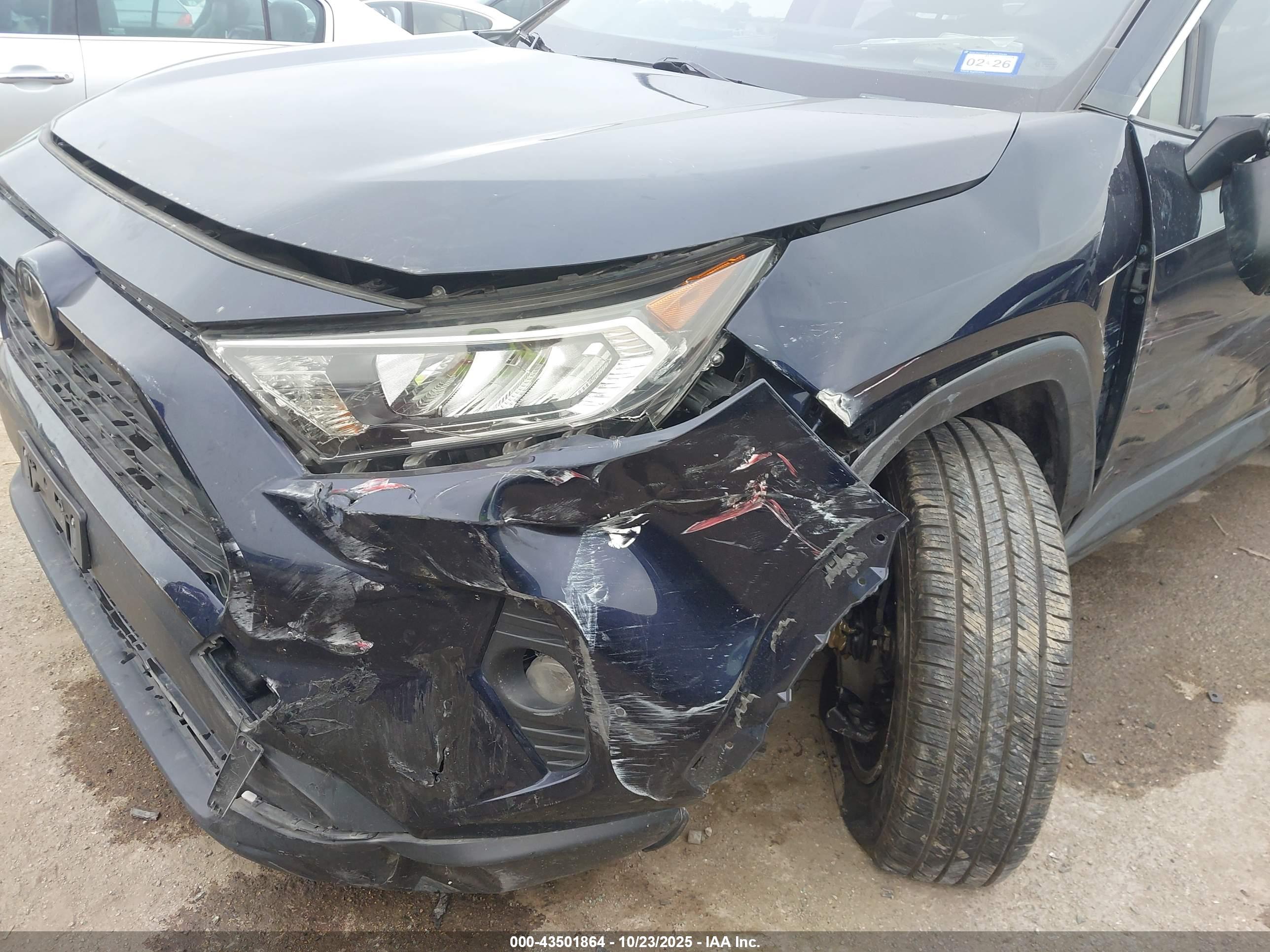 TOYOTA RAV4 image 6