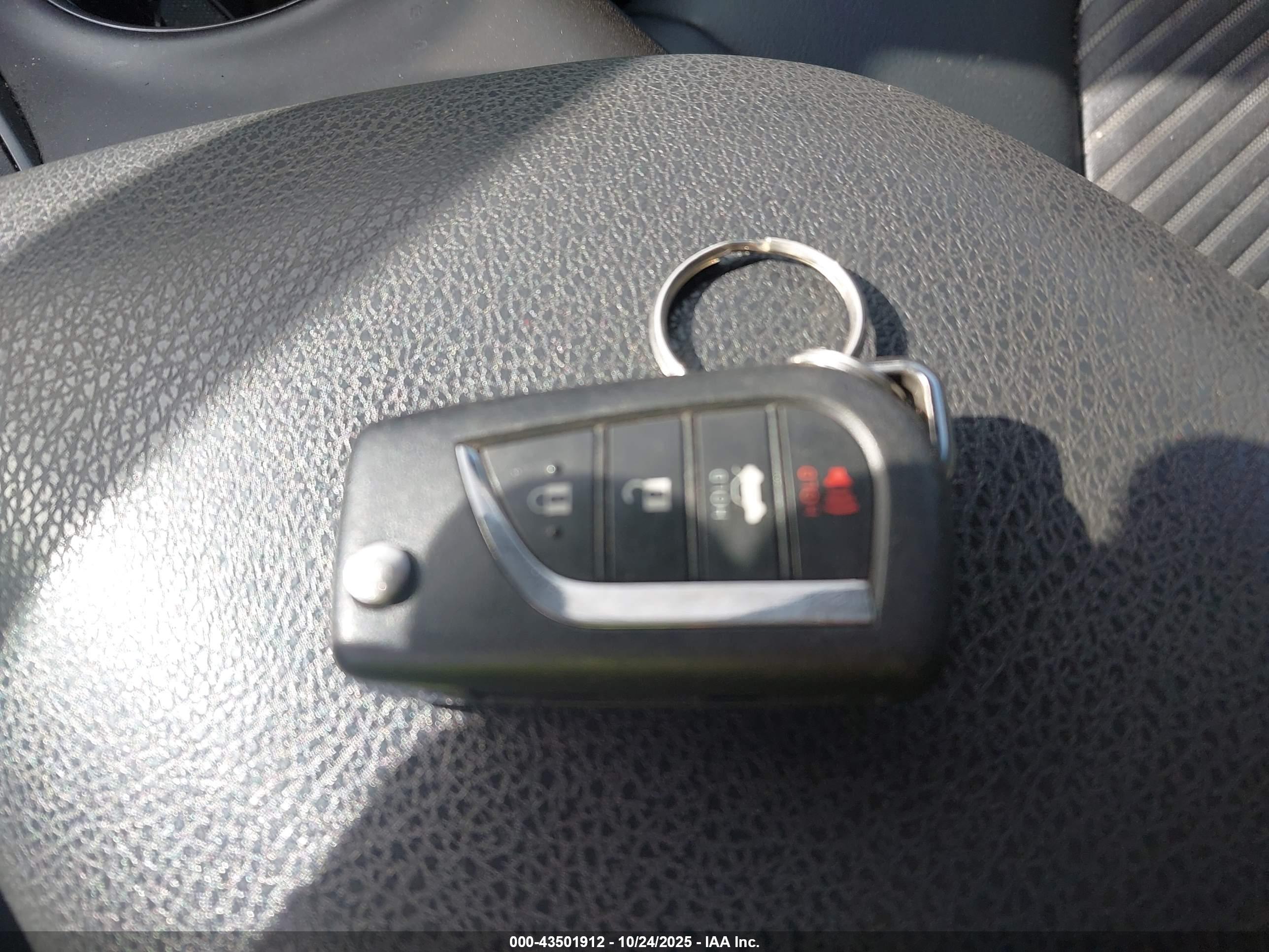 TOYOTA CAMRY image 11
