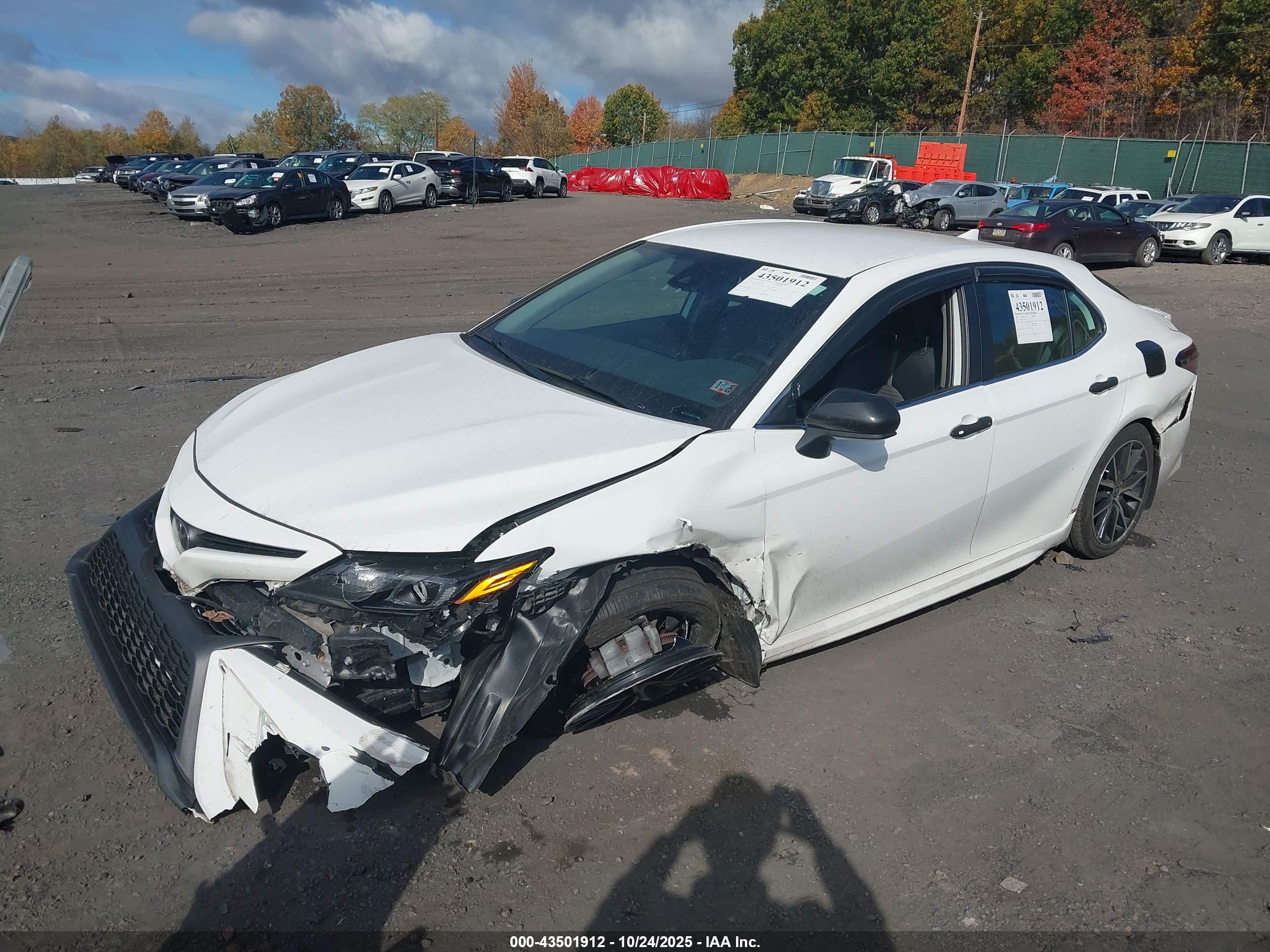 TOYOTA CAMRY image 2