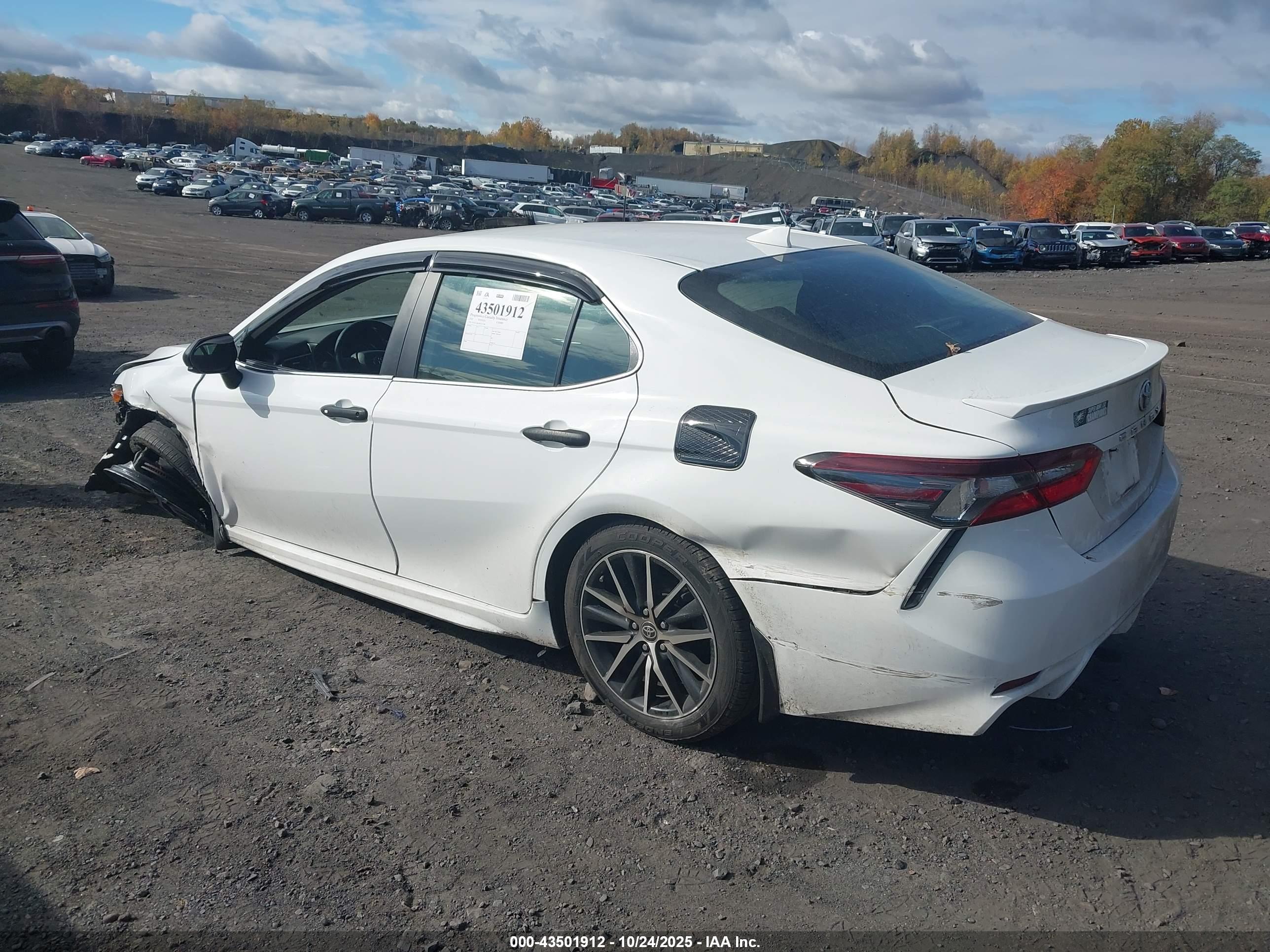 TOYOTA CAMRY image 3