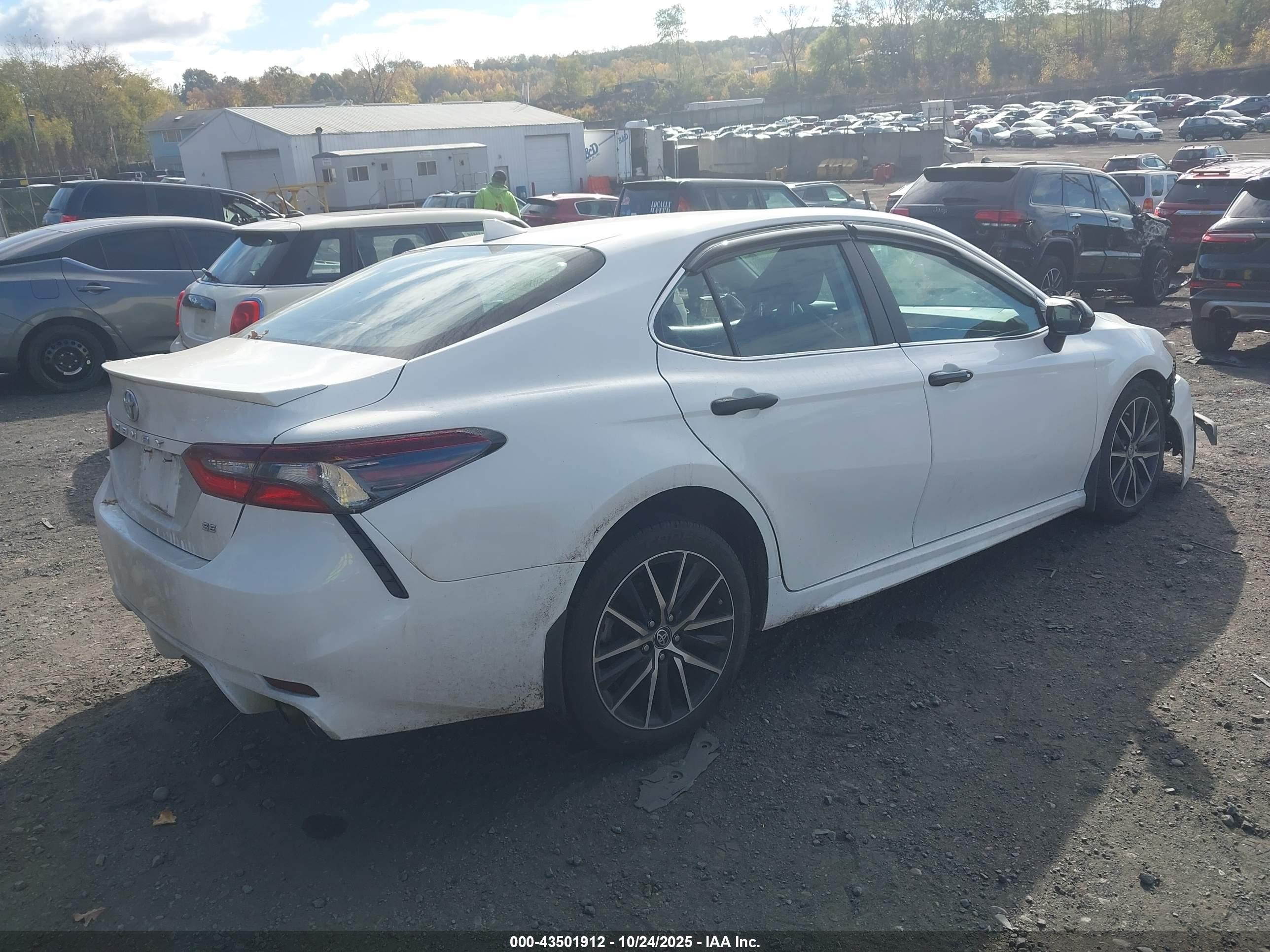 TOYOTA CAMRY image 4