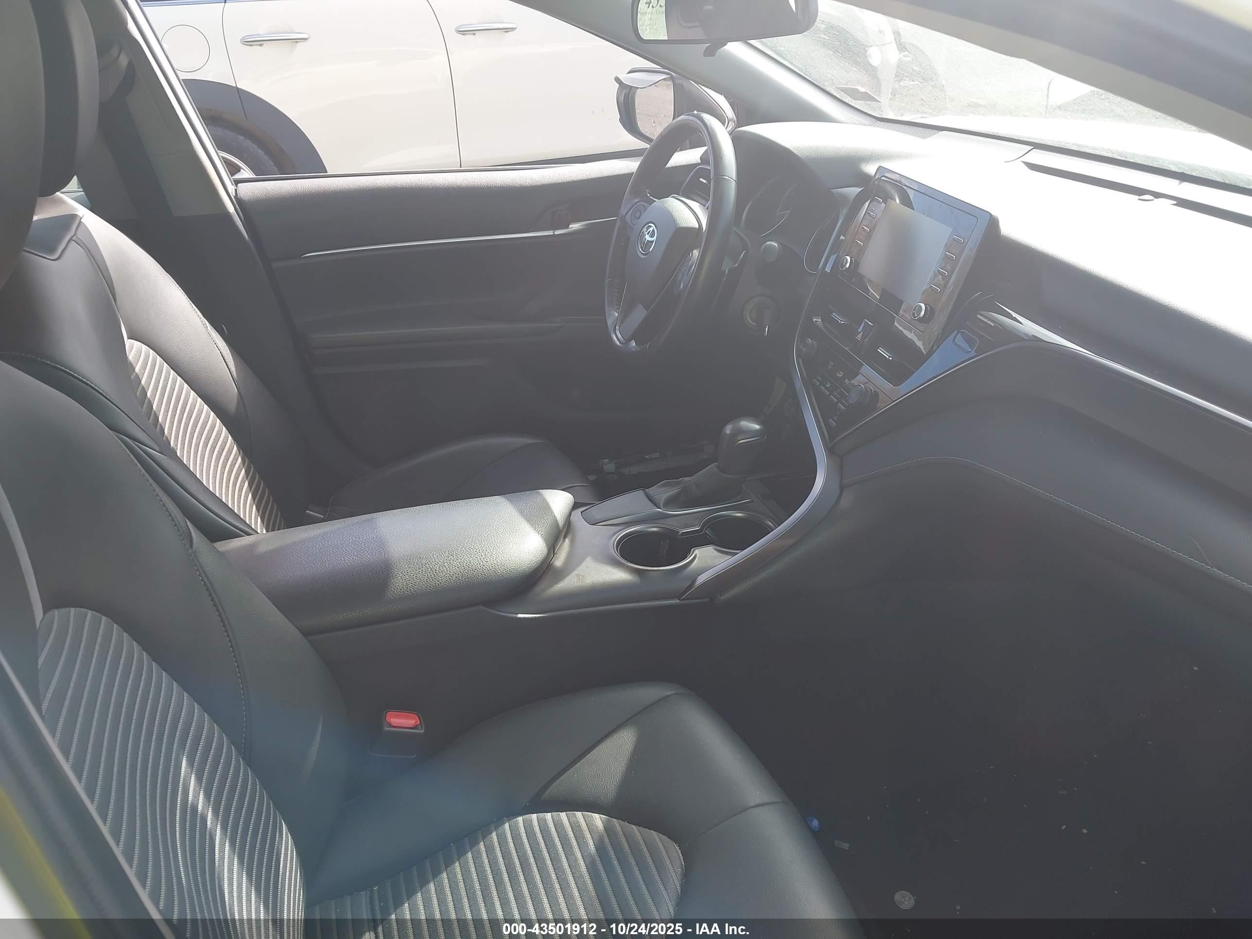 TOYOTA CAMRY image 5