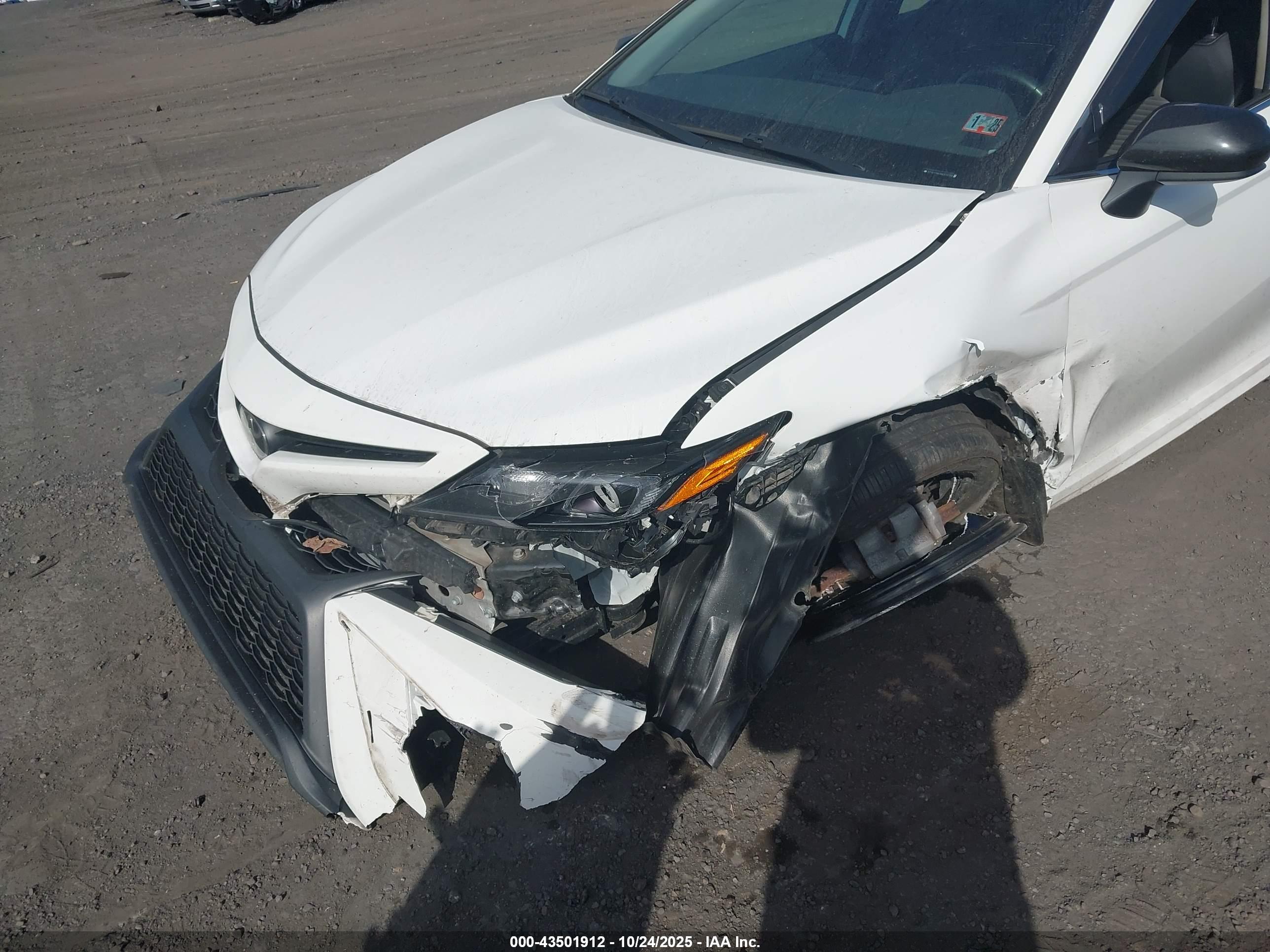 TOYOTA CAMRY image 6