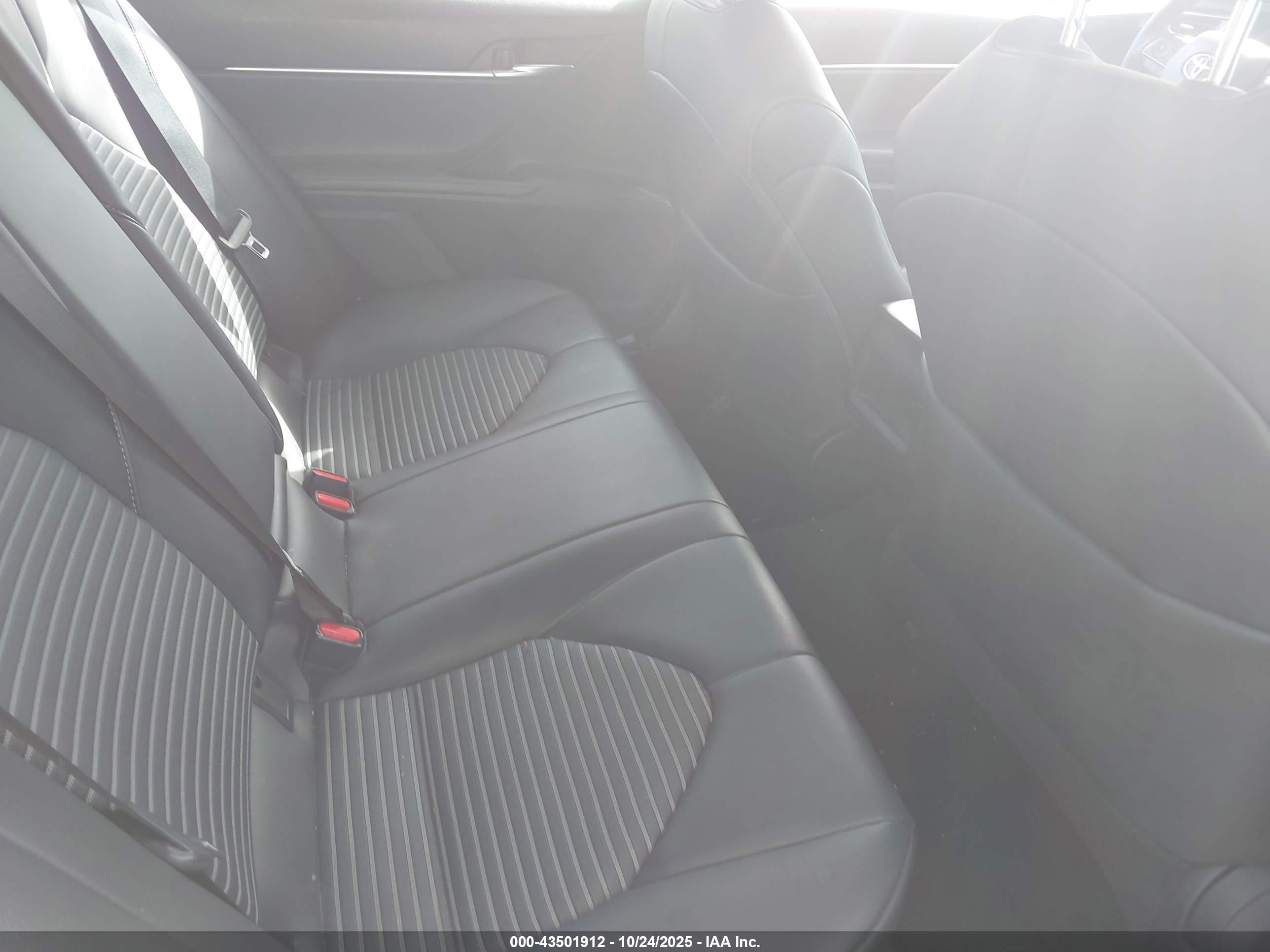 TOYOTA CAMRY image 8