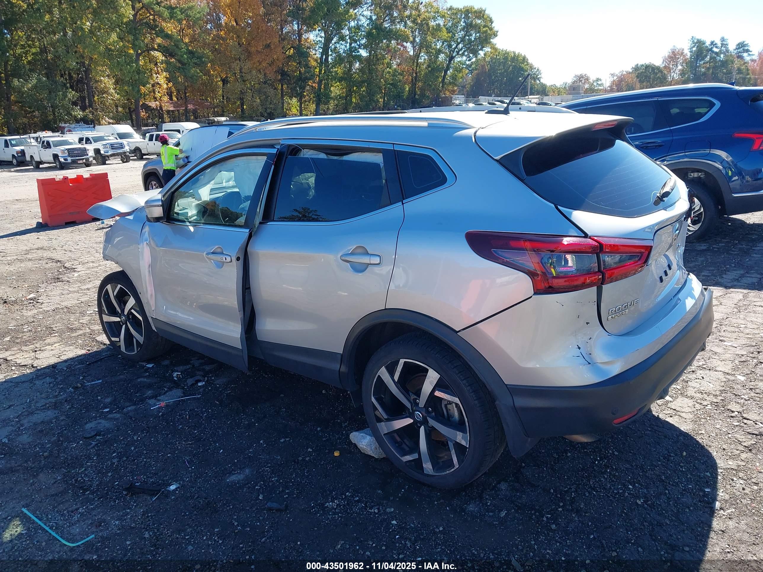 NISSAN ROGUE image 3