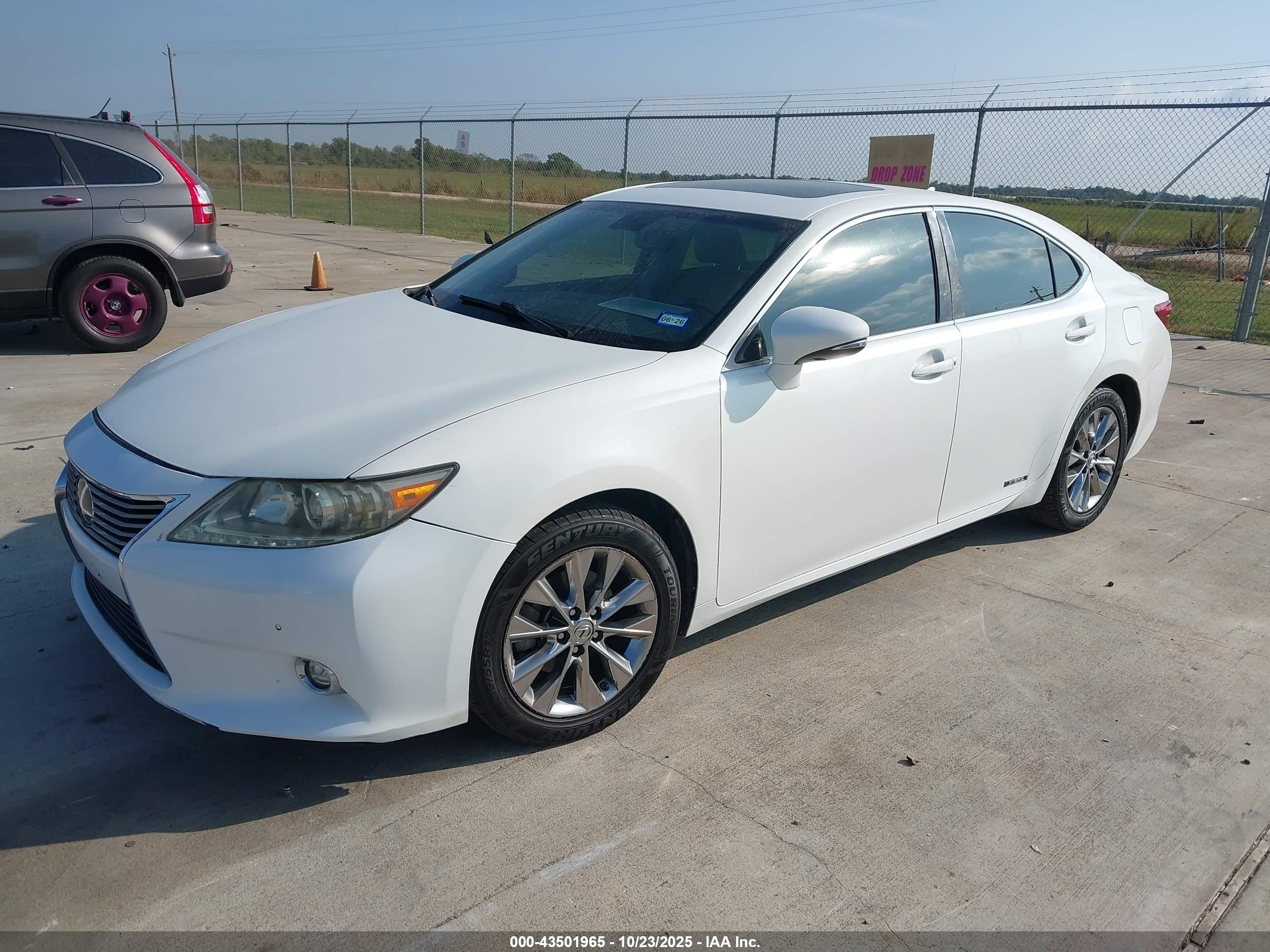 LEXUS ES image 2