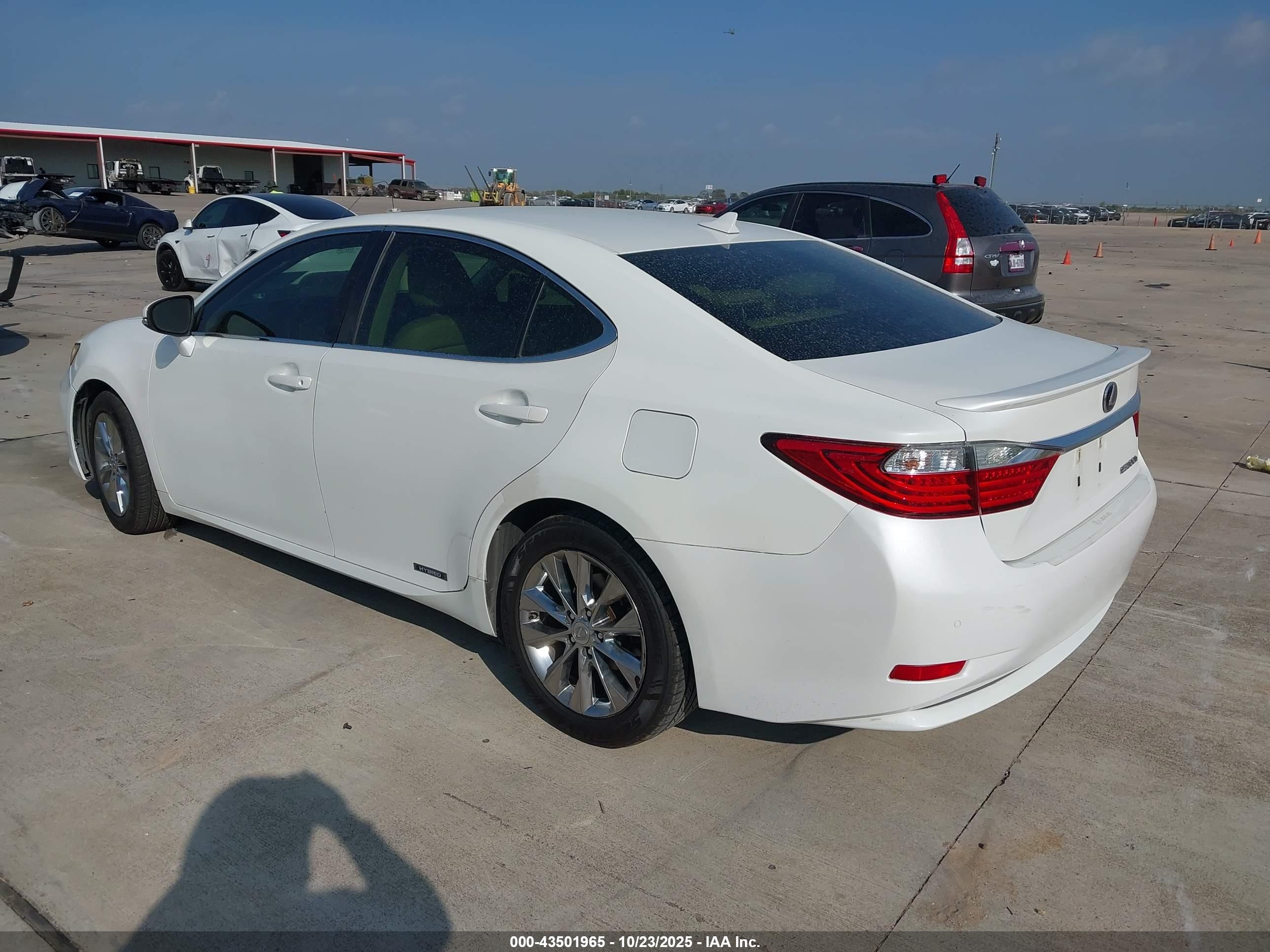 LEXUS ES image 3
