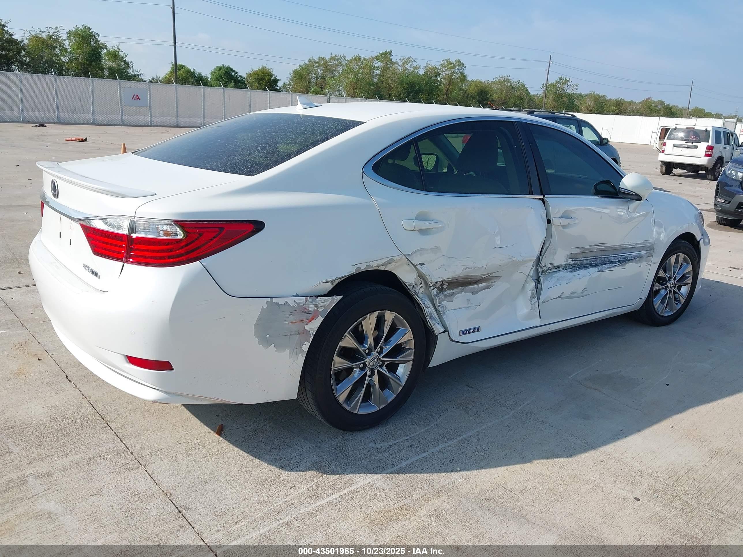 LEXUS ES image 4