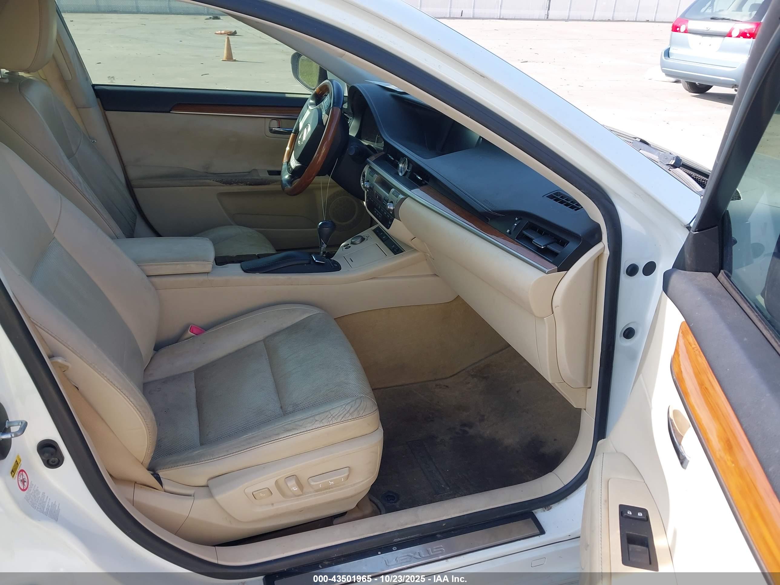 LEXUS ES image 5