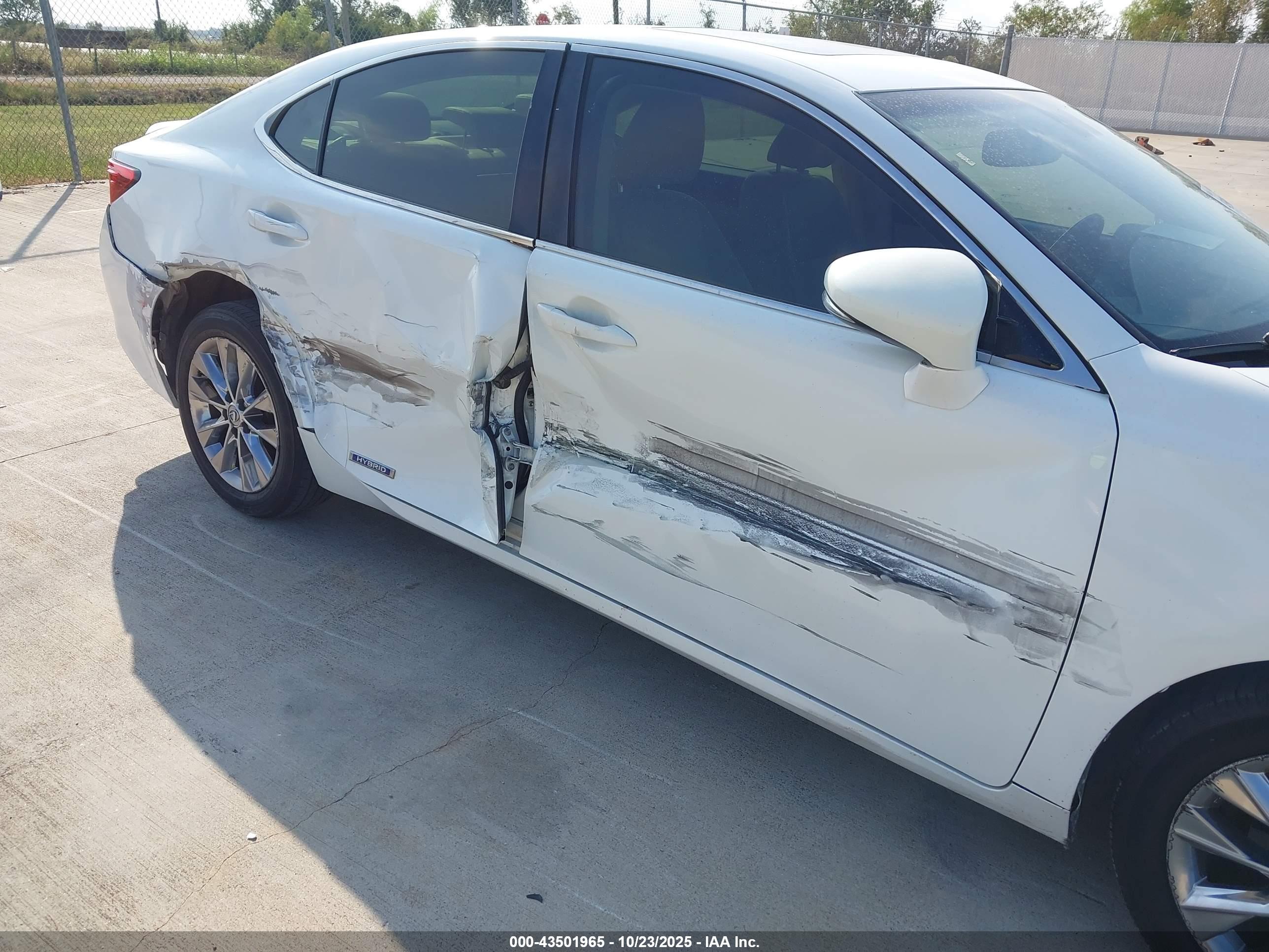 LEXUS ES image 6