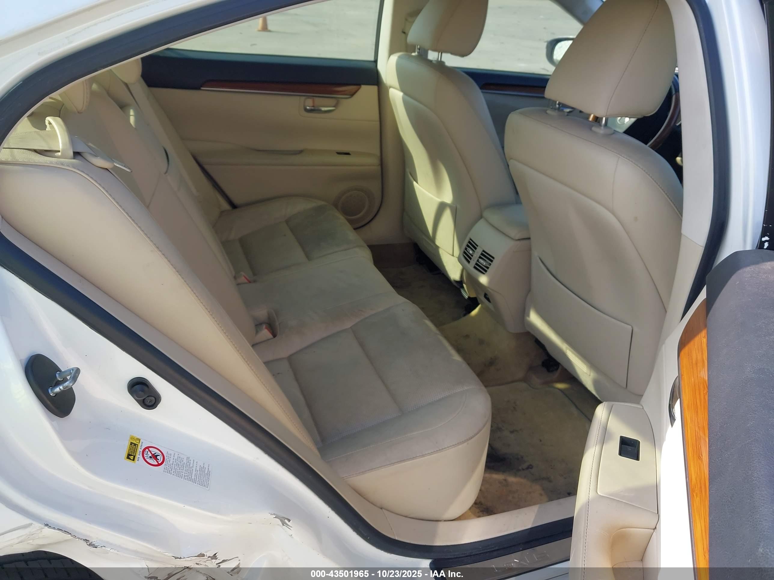 LEXUS ES image 8