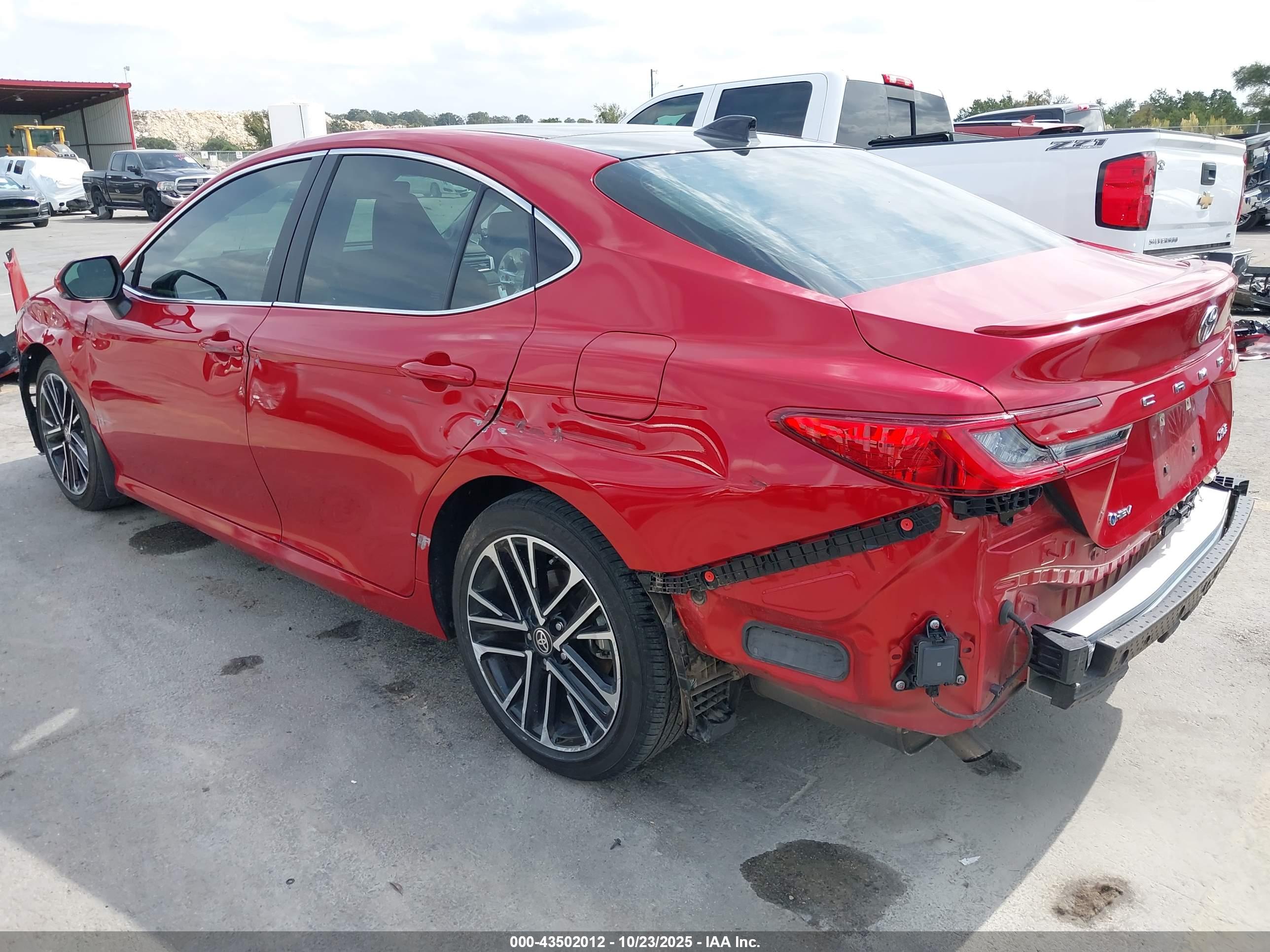 TOYOTA CAMRY image 3