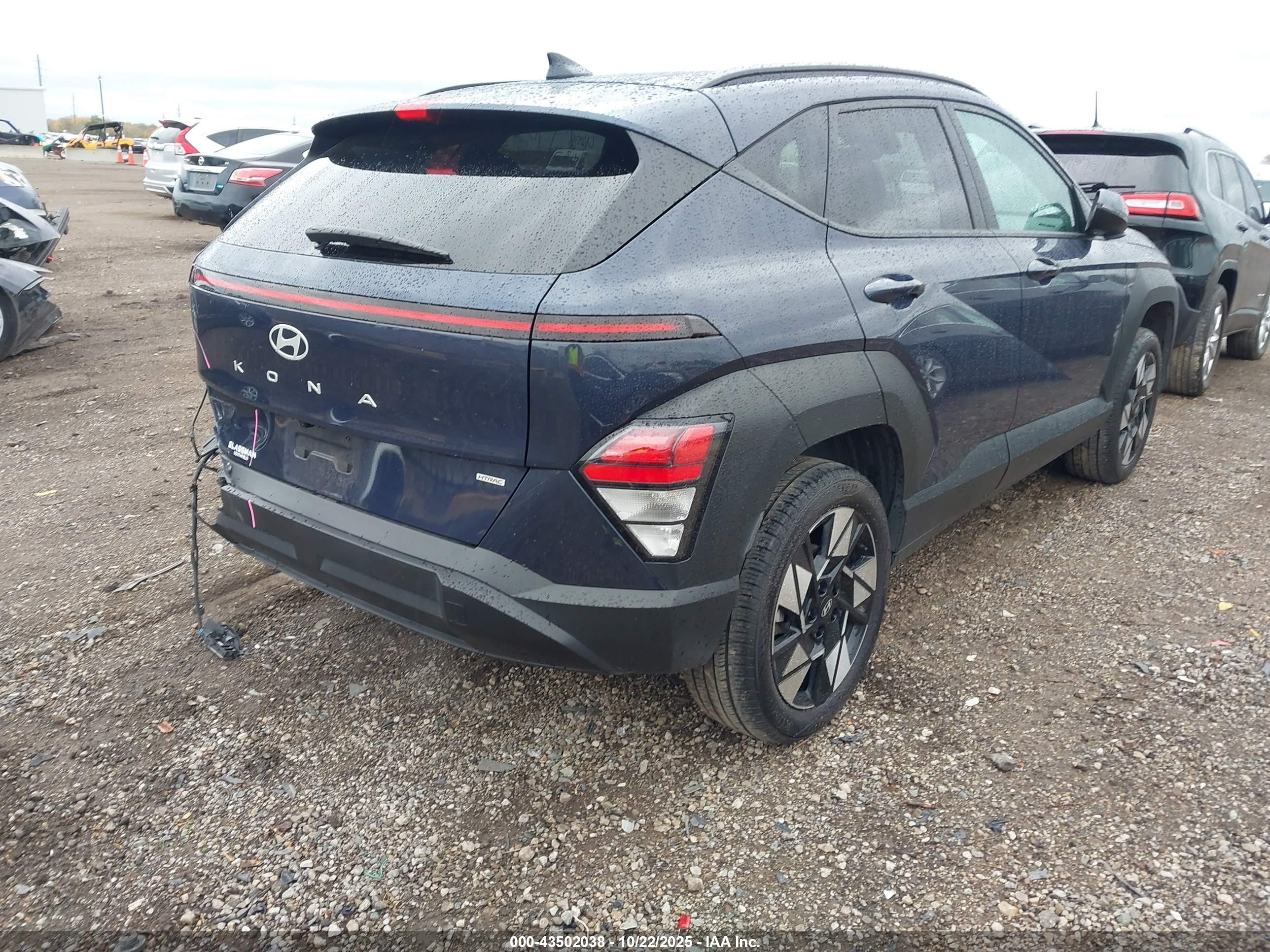 HYUNDAI KONA image 4