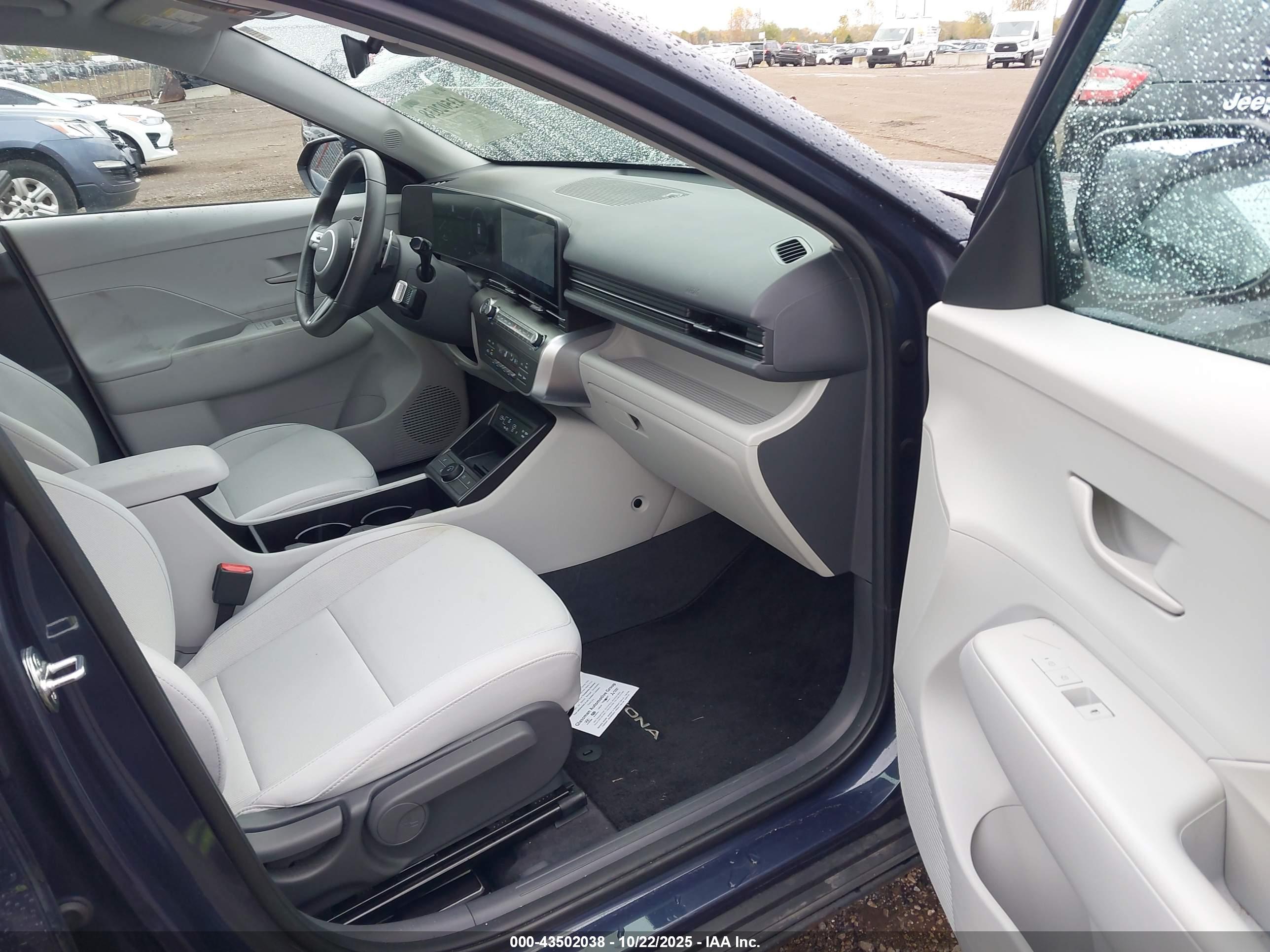 HYUNDAI KONA image 5