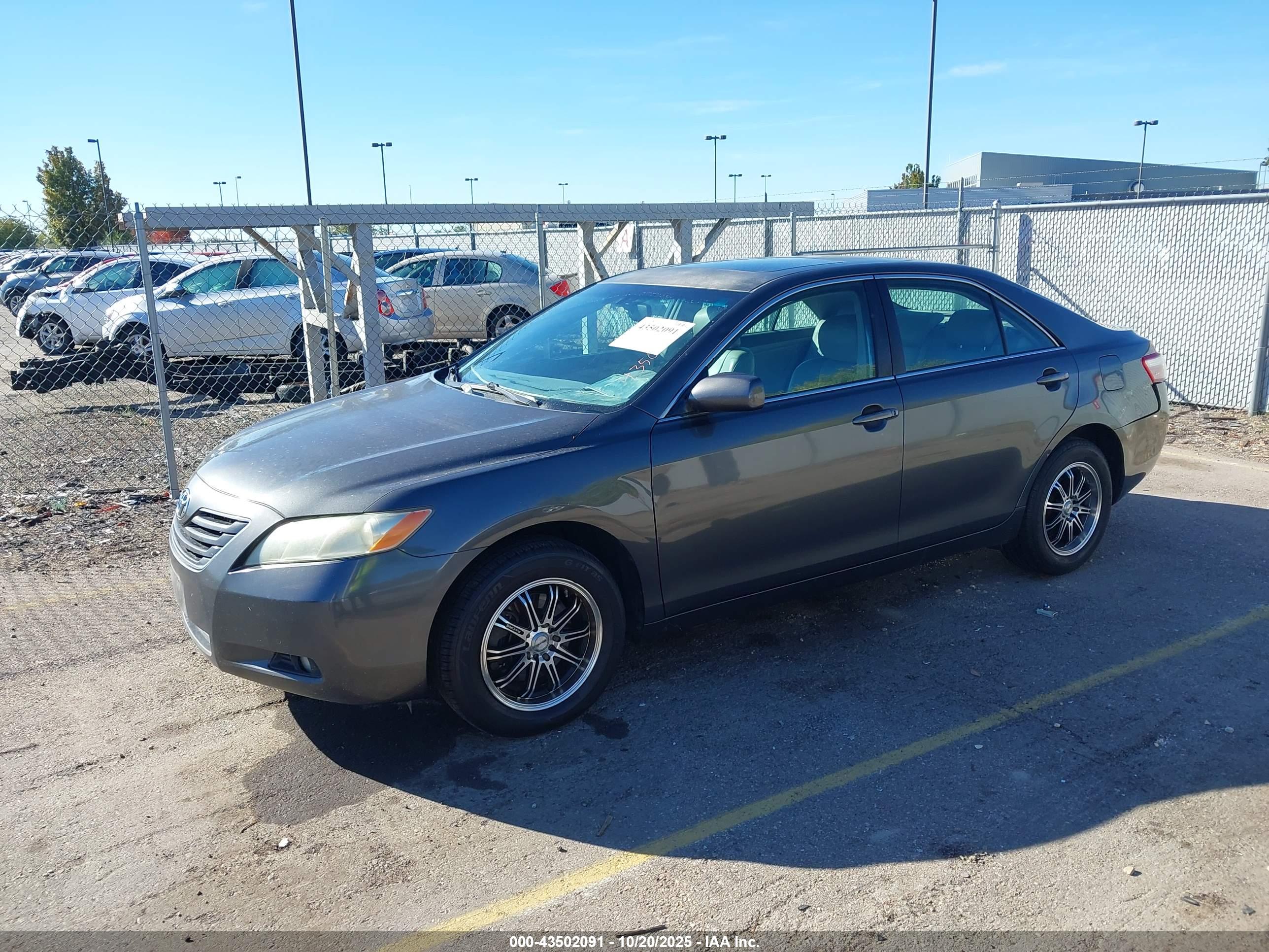 TOYOTA CAMRY image 2