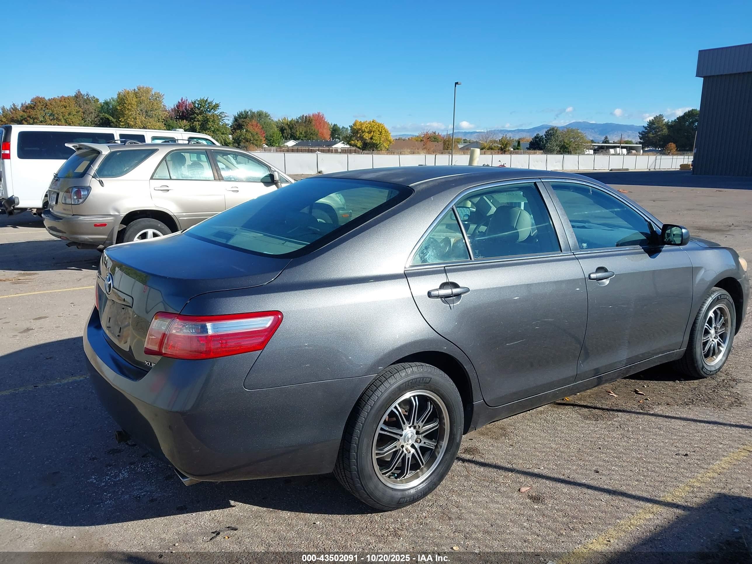 TOYOTA CAMRY image 4