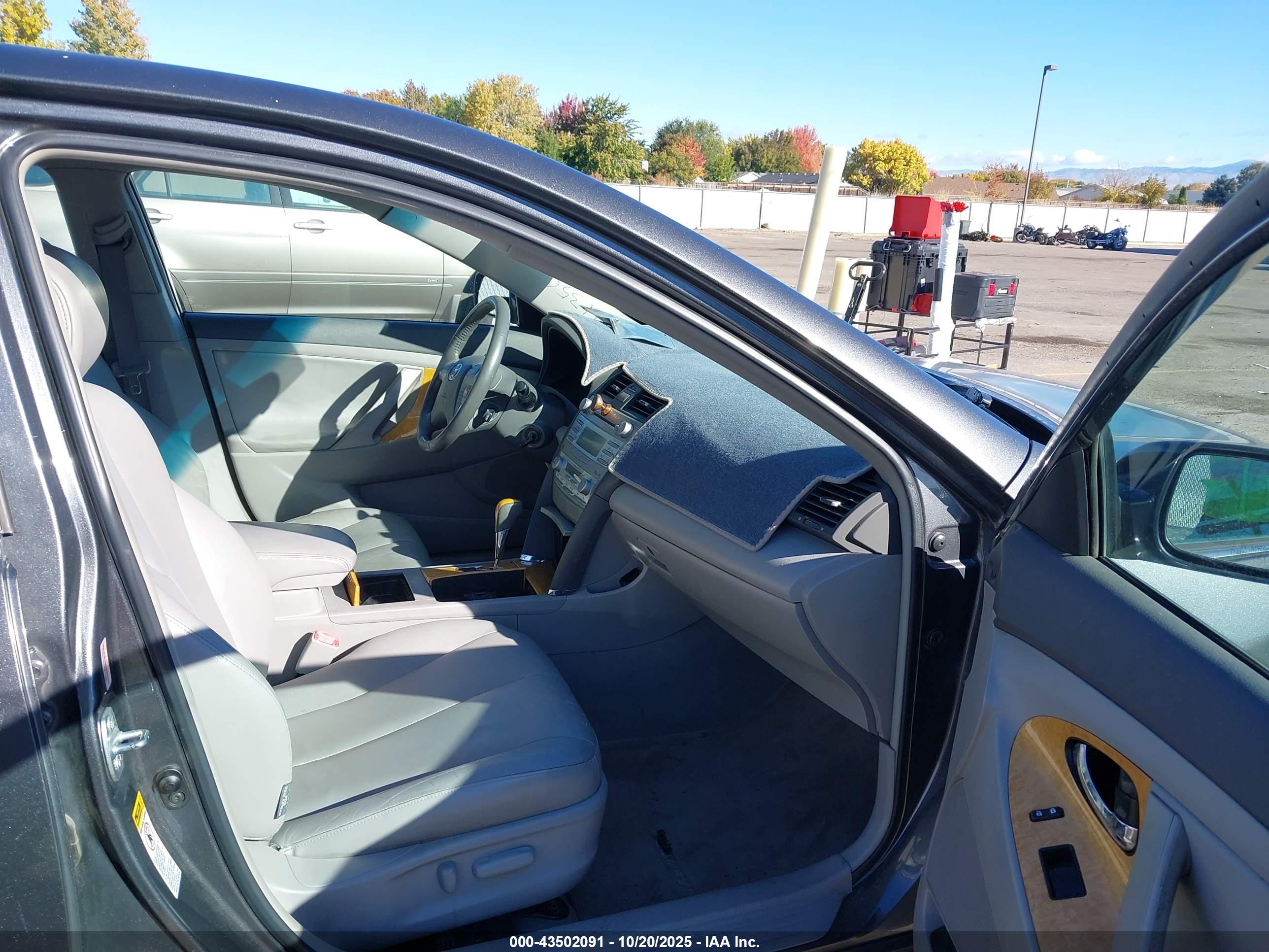 TOYOTA CAMRY image 5