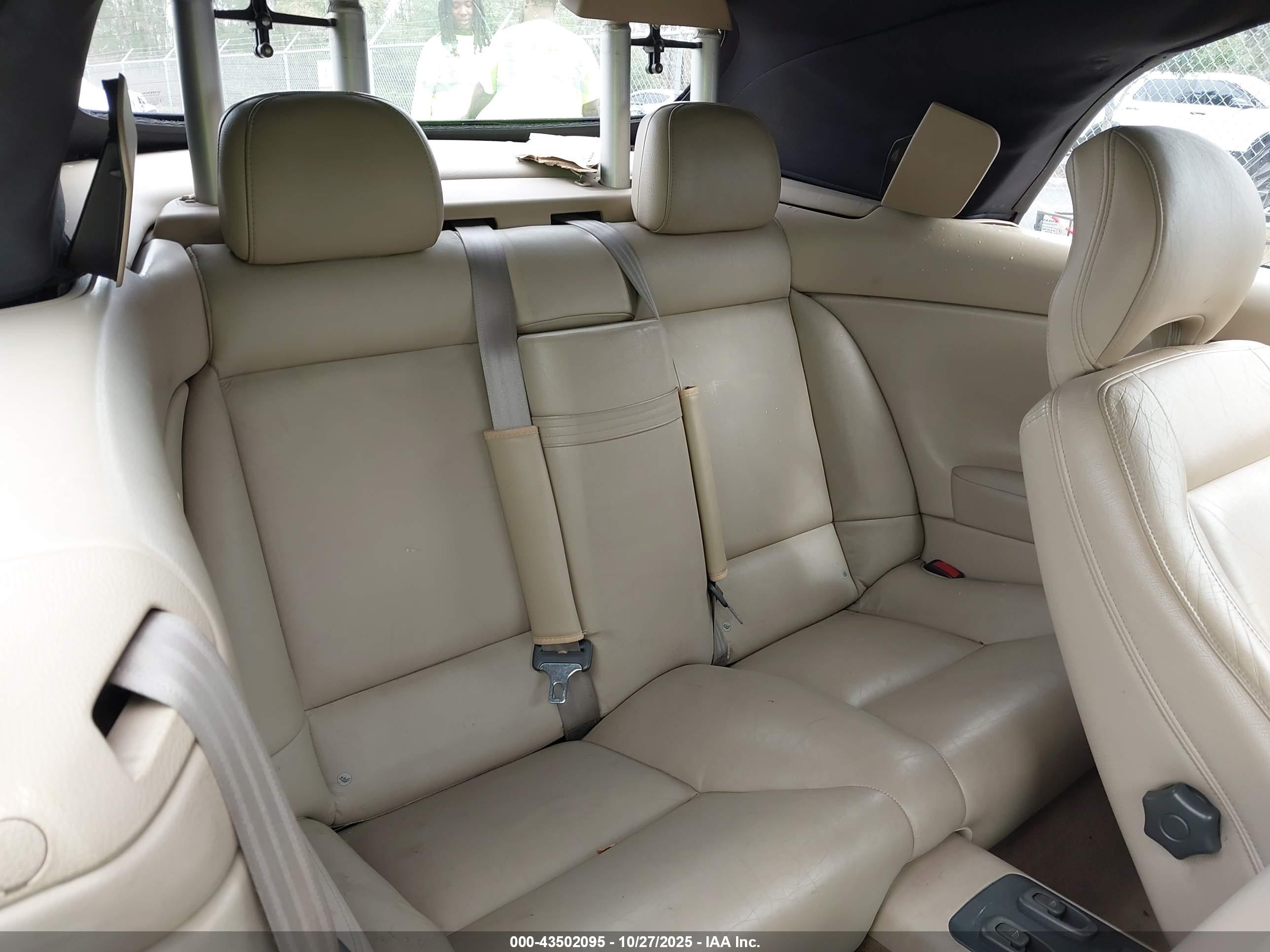 VOLVO C70 image 8