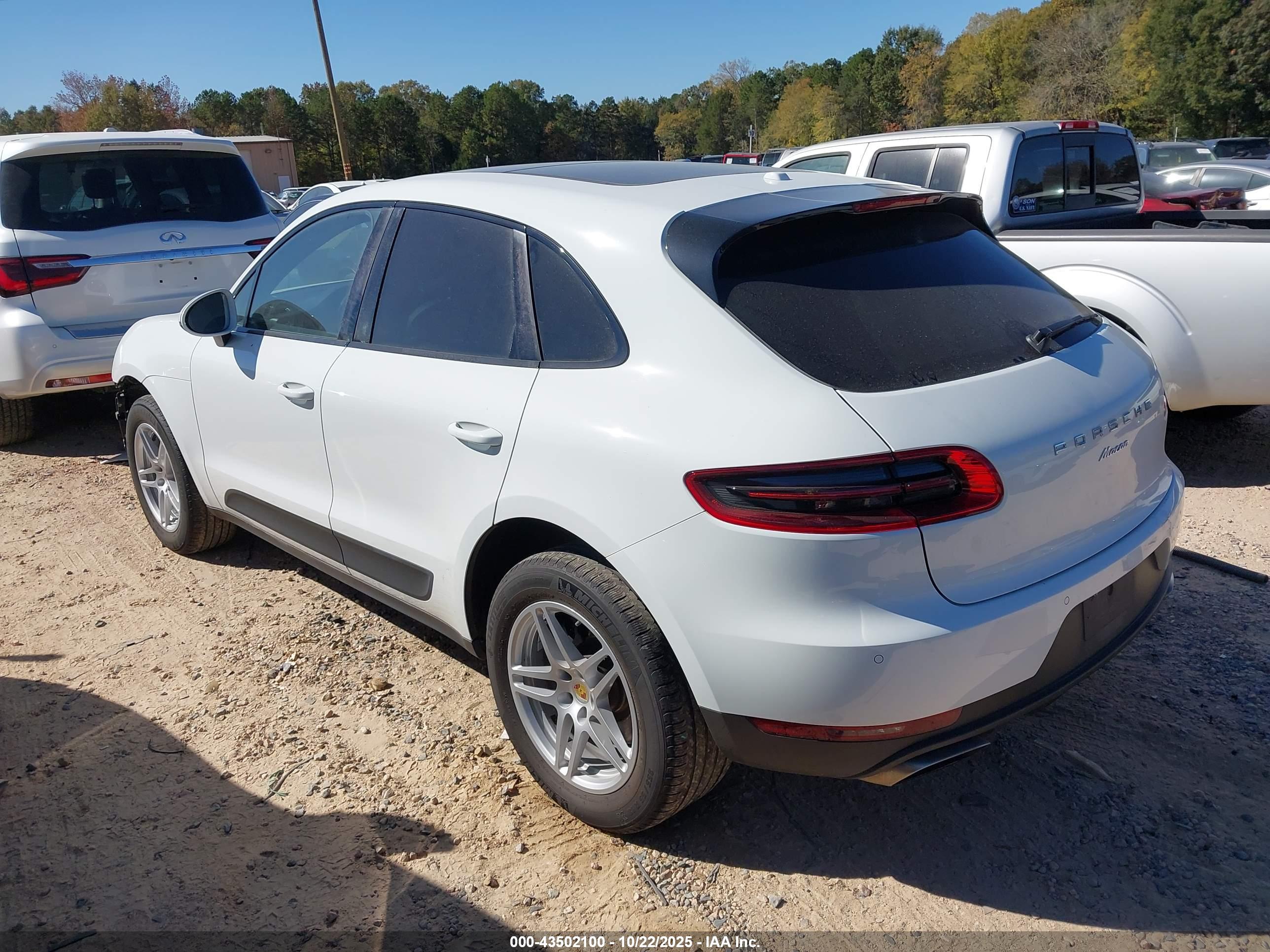 PORSCHE MACAN image 3