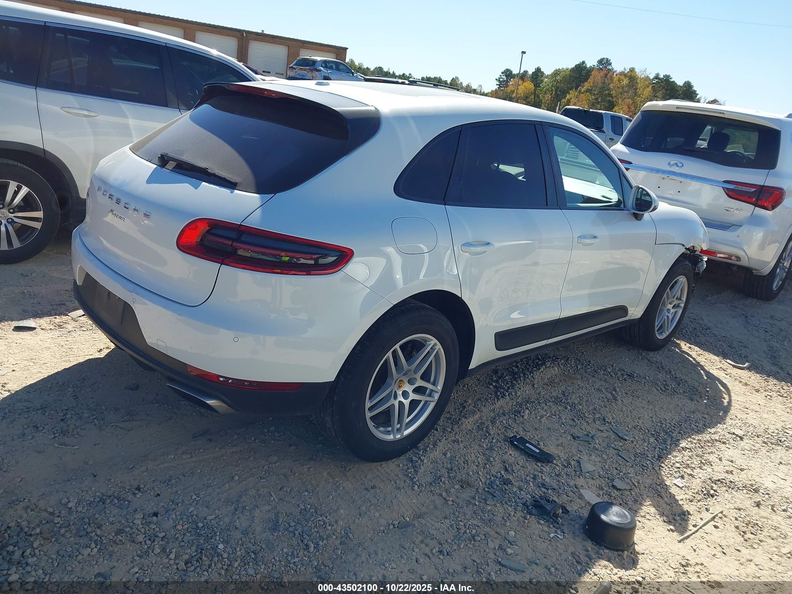 PORSCHE MACAN image 4